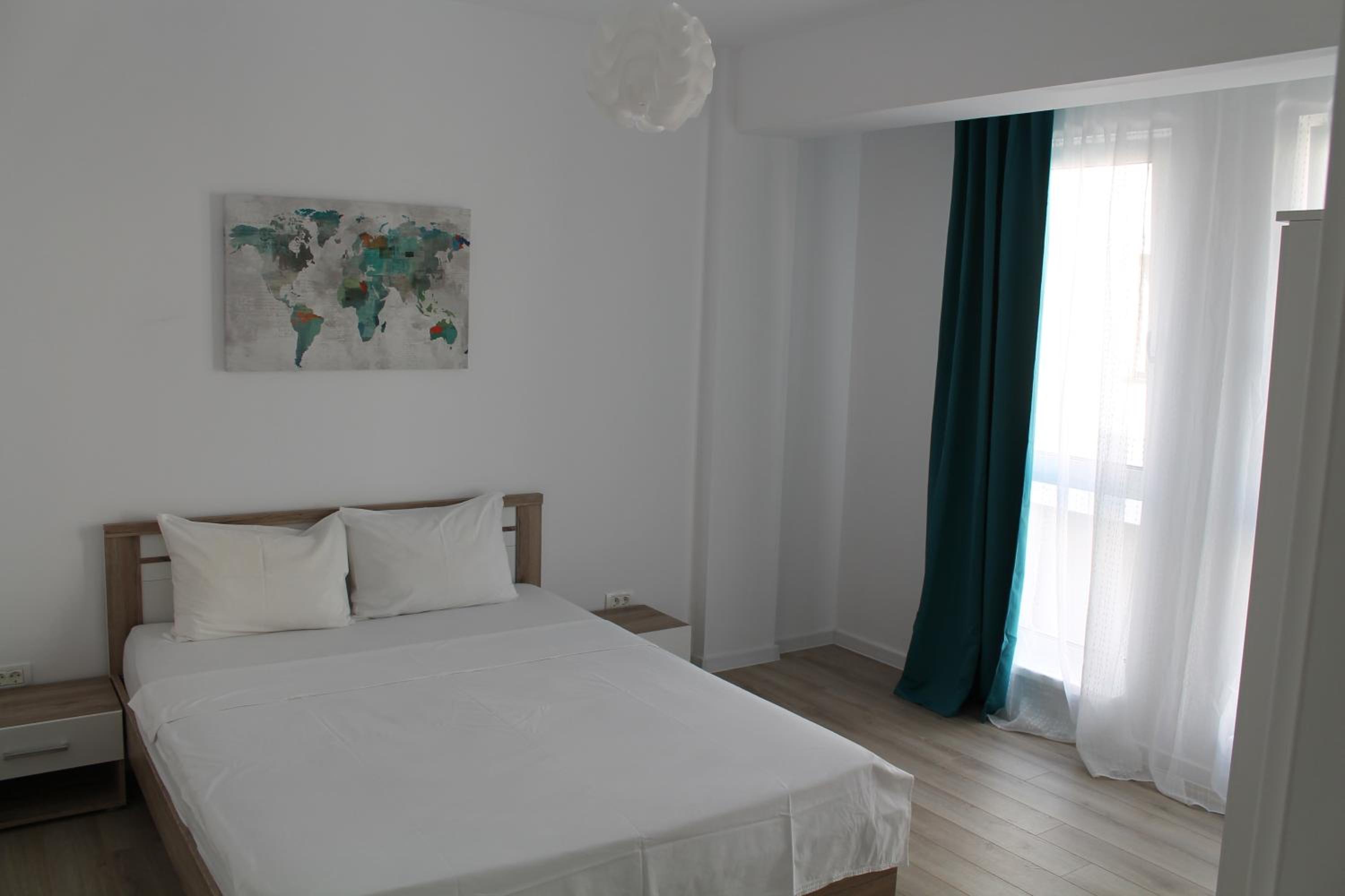 Apartment with Balcony - Photo 4