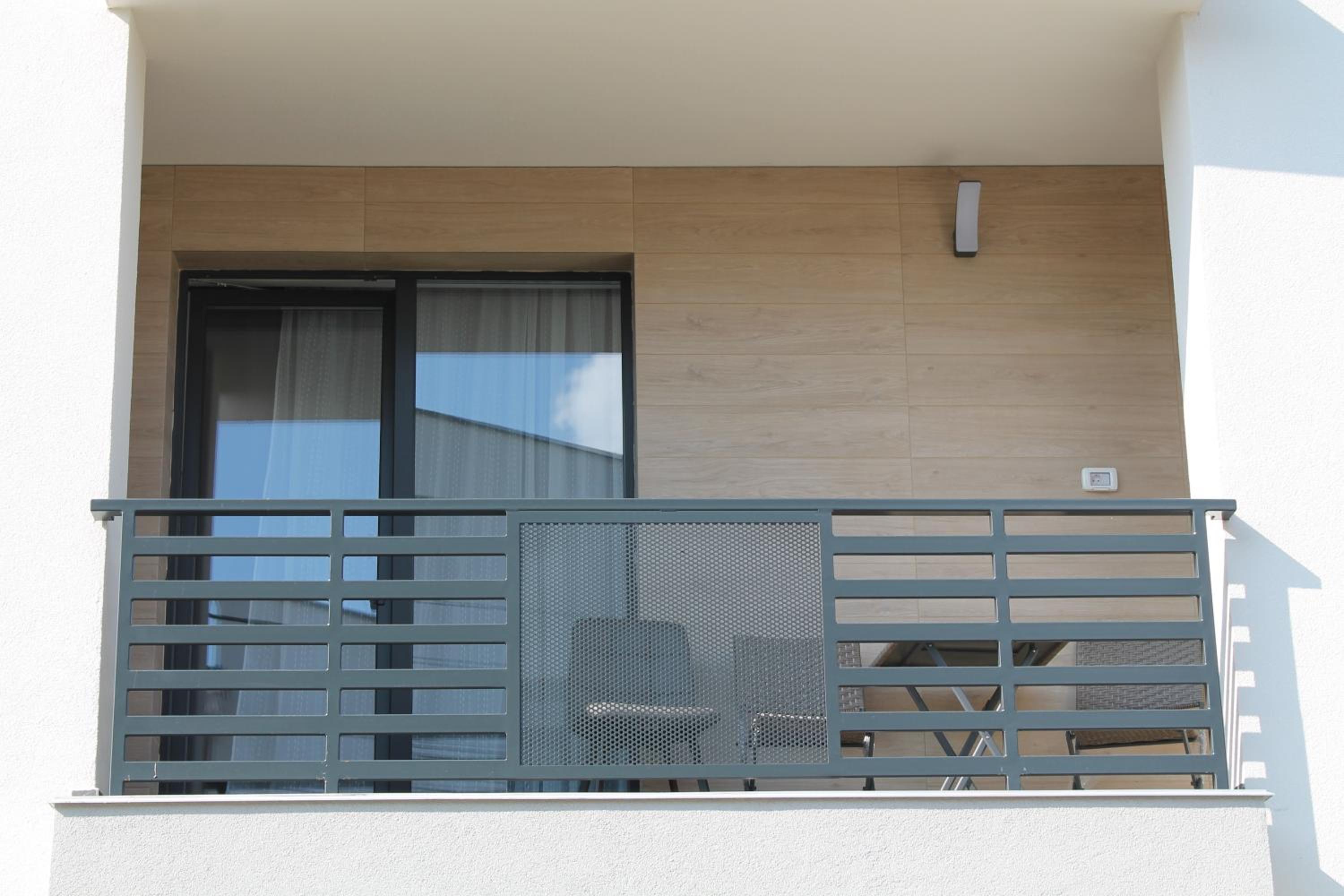 Apartment with Balcony - Photo 8