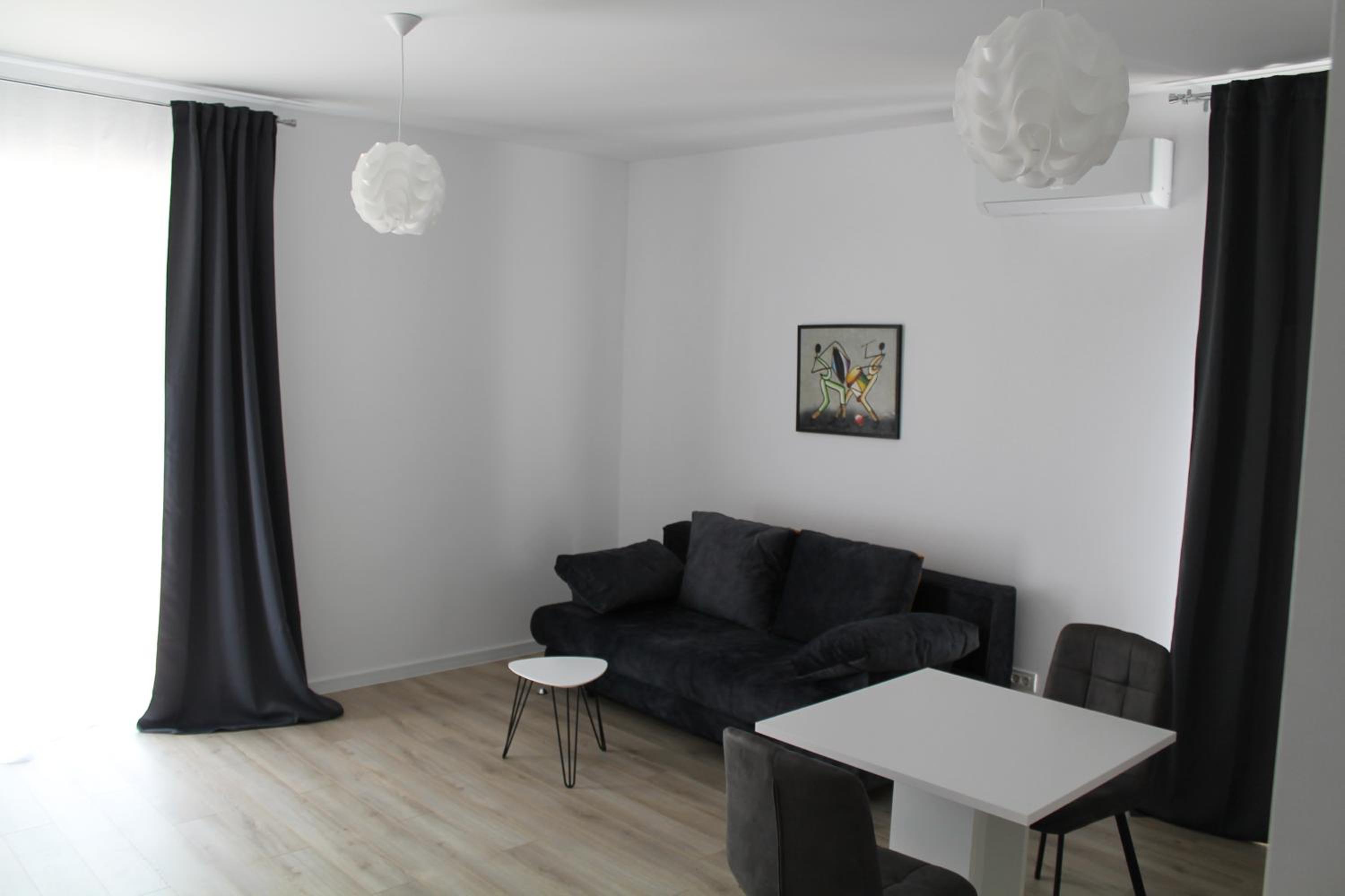 Apartment - Ground Floor - Photo 1