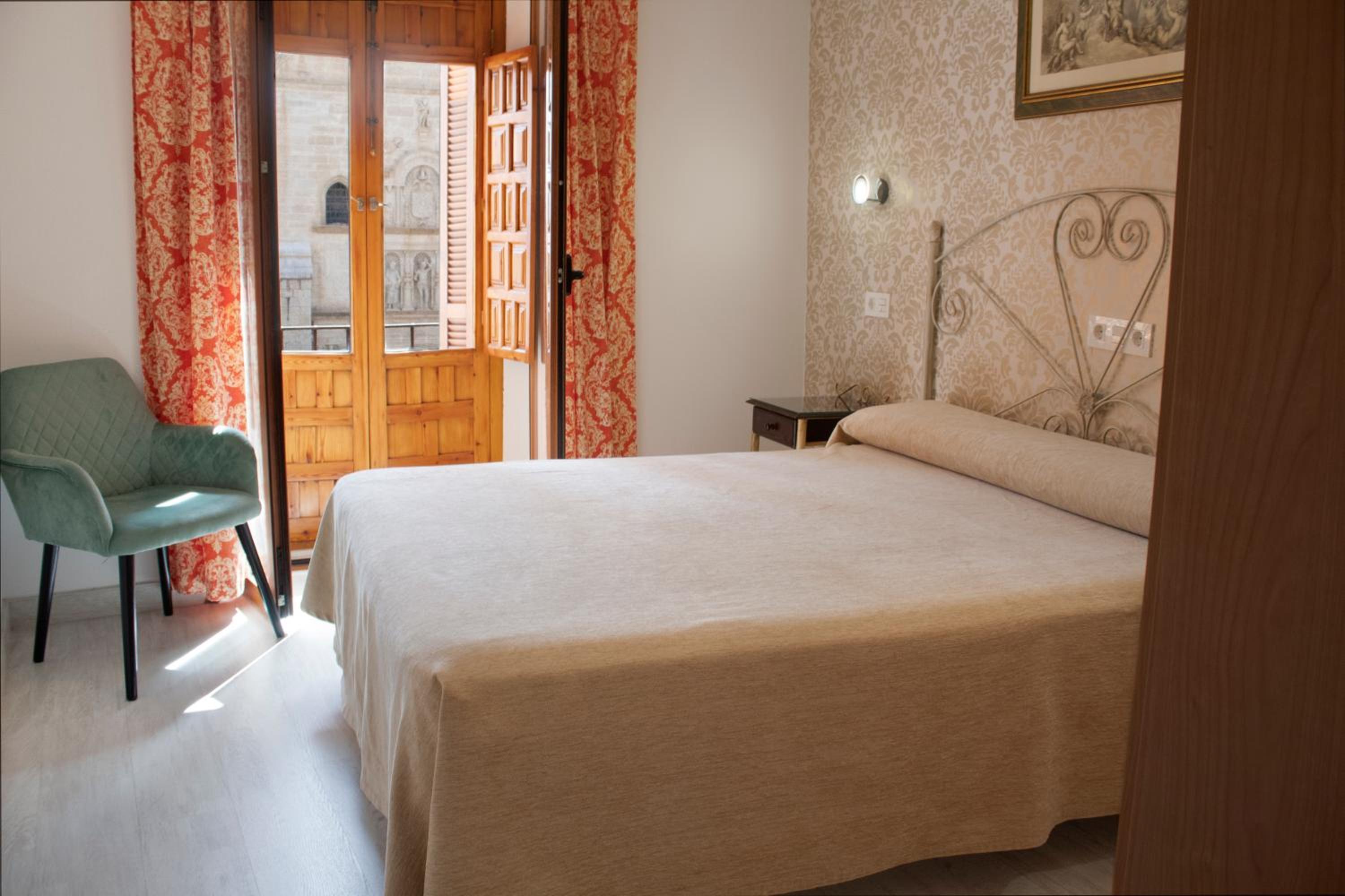 Double or Twin Room with Balcony - Photo 6