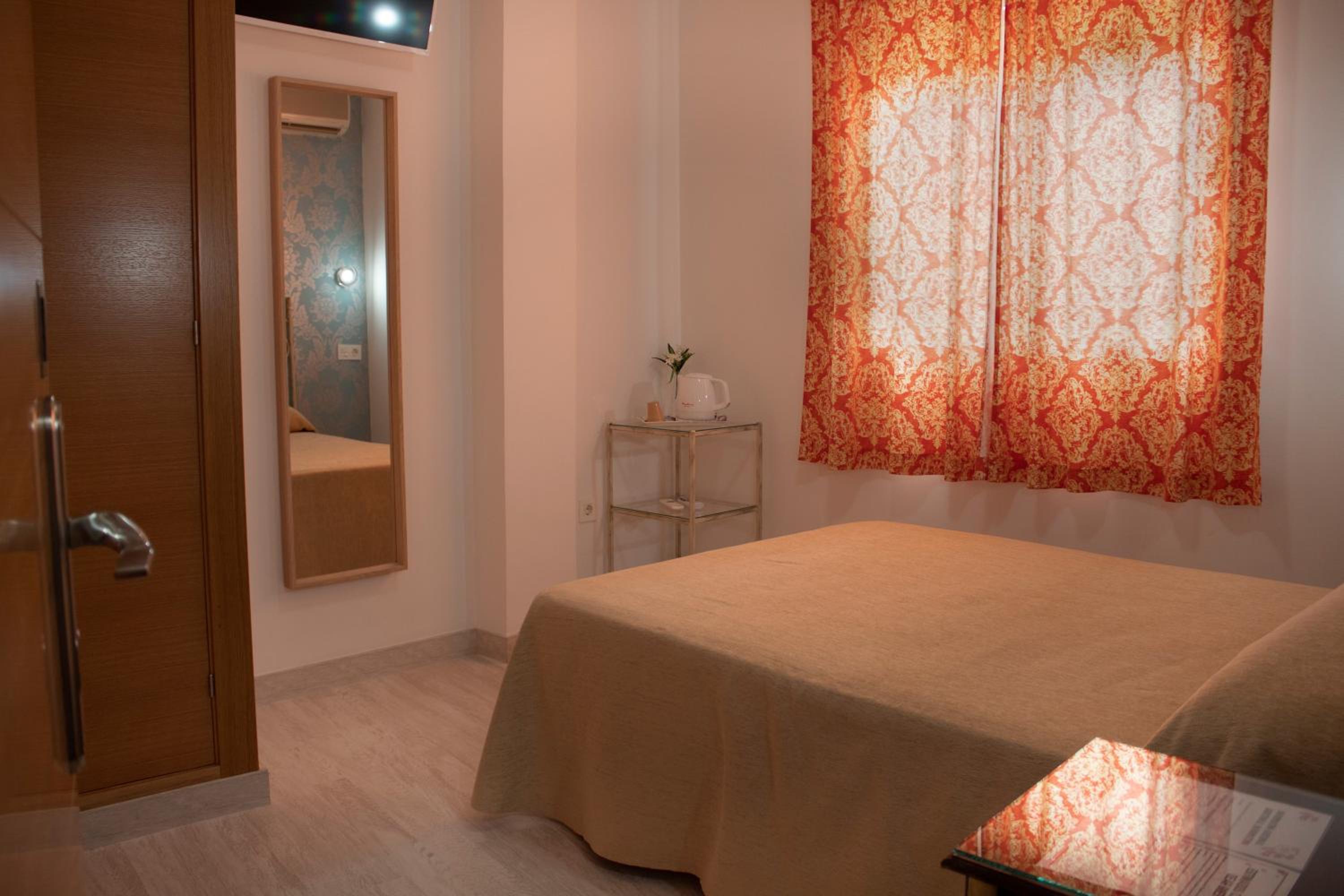 Double or Twin Room - Photo 1