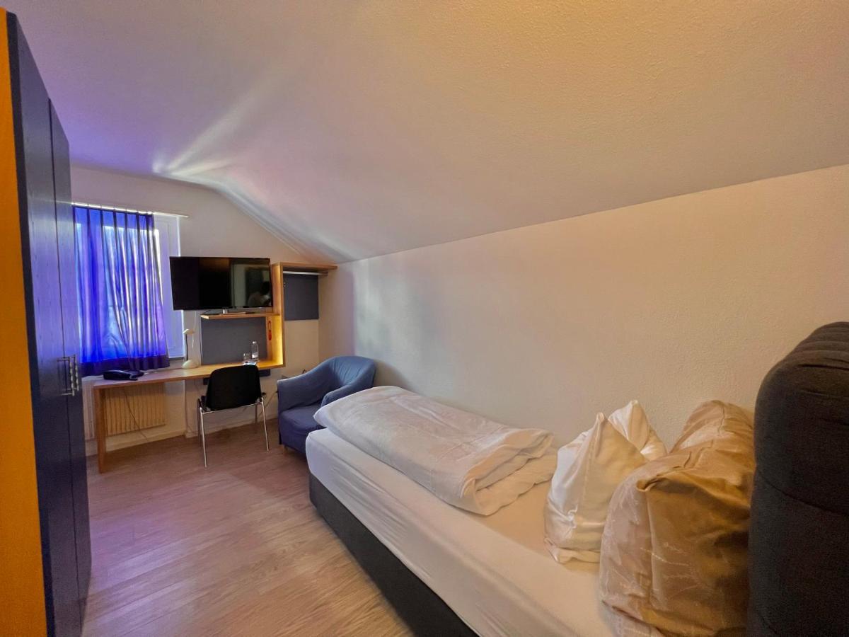 Single Room with Bath photo 2