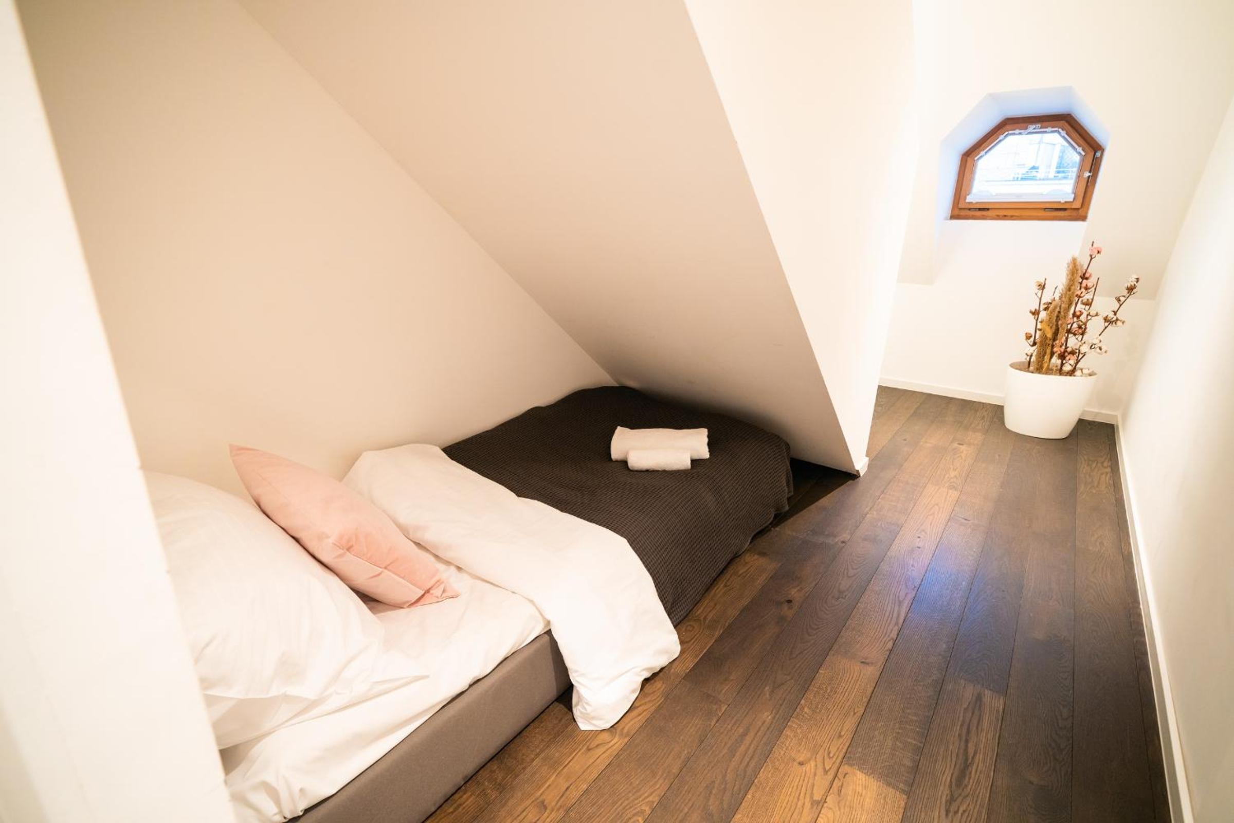 Apartment thumbnail 6