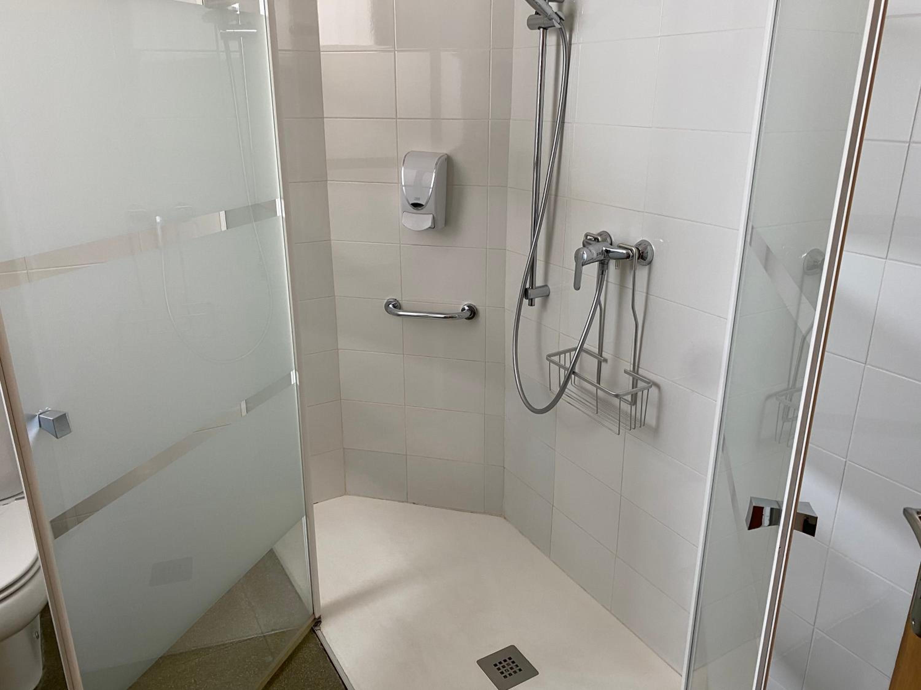 Classic Quadruple Room - Photo 3