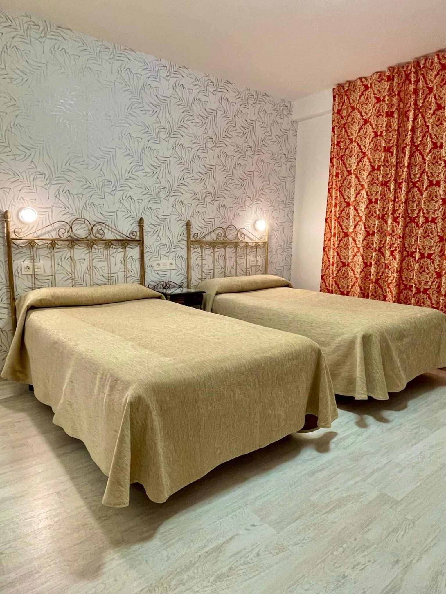 Double or Twin Room - Photo 2