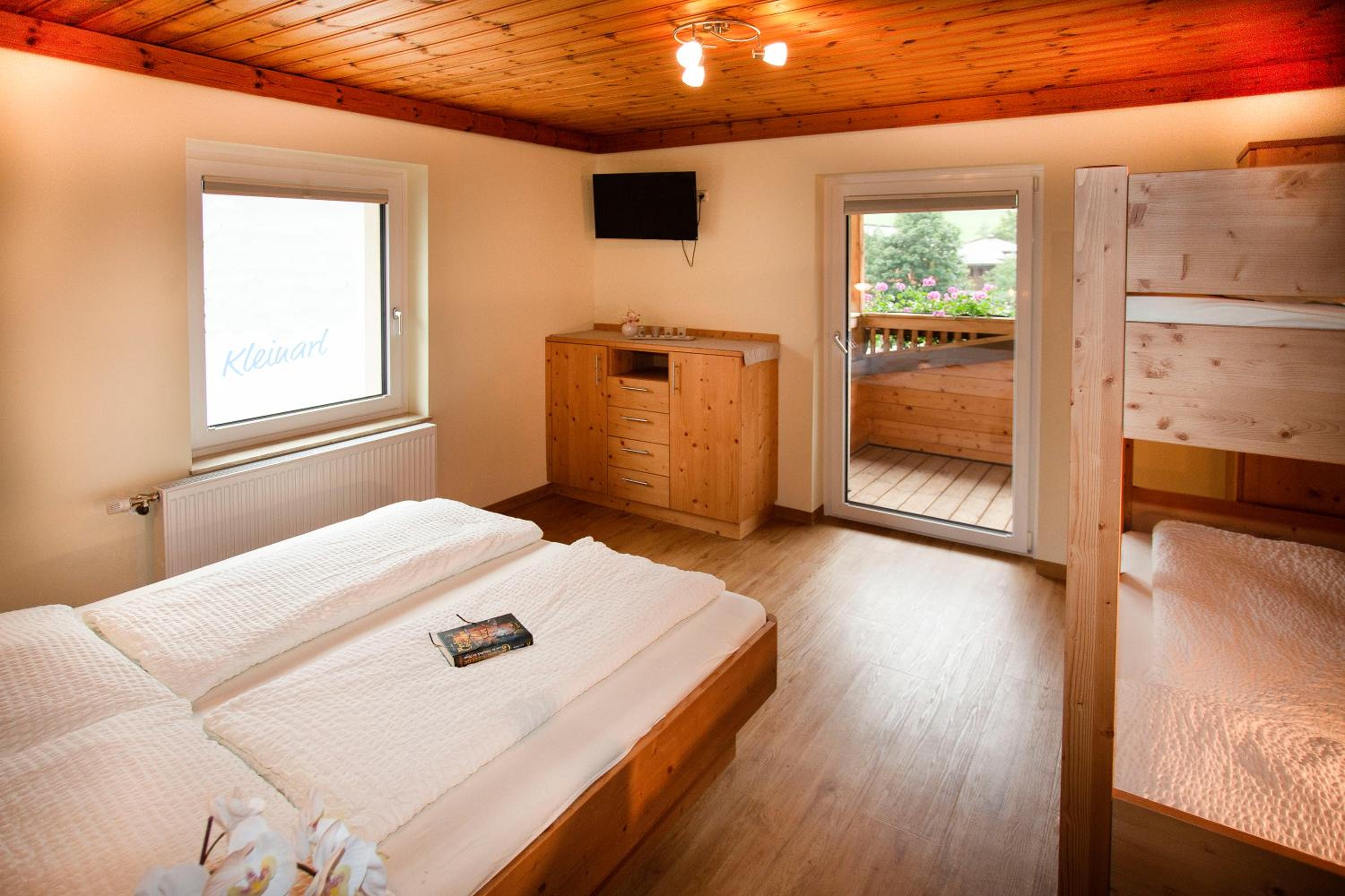 Two-Bedroom Apartment with Balcony photo 3