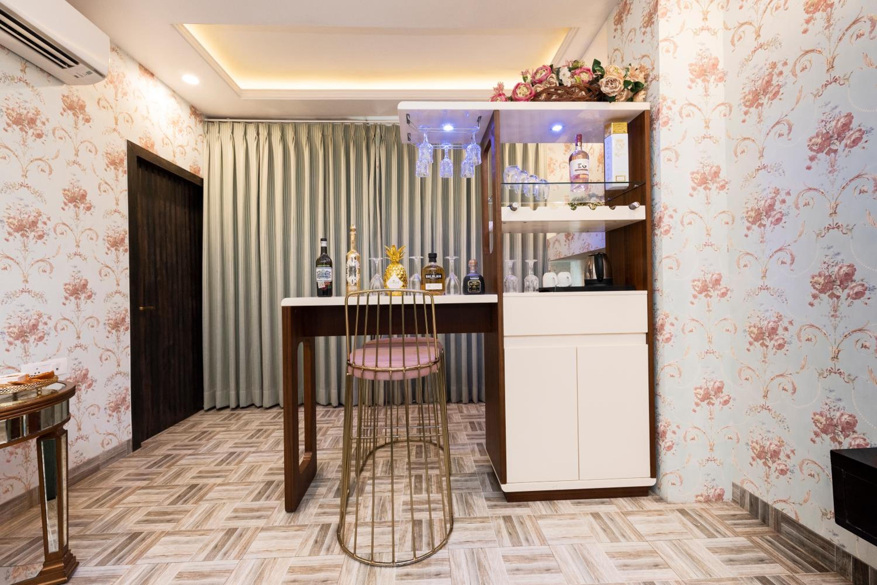 Suite - Photo 3