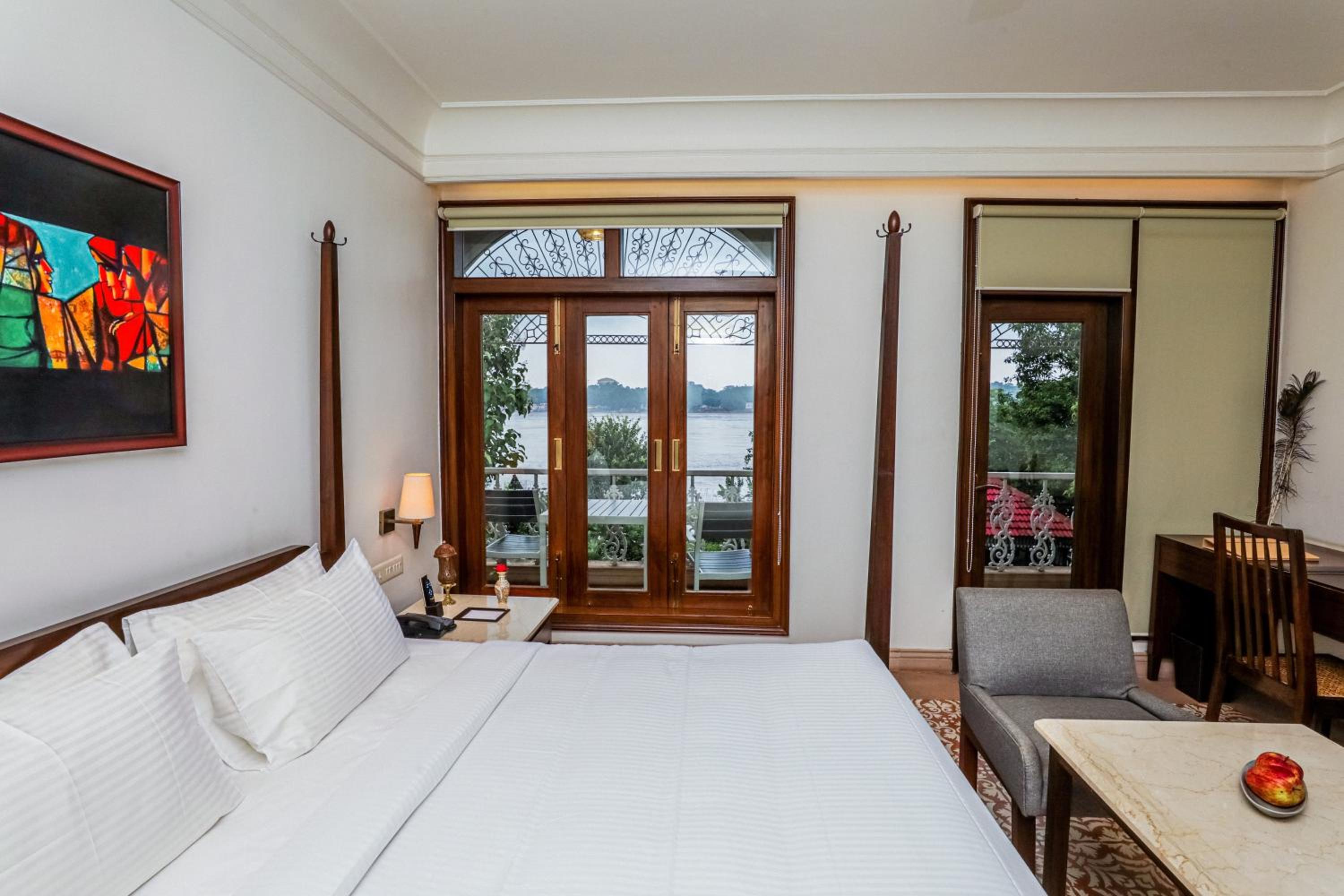 Ganga View Room With Private Balcony ( Clear View Namo Ghat)   