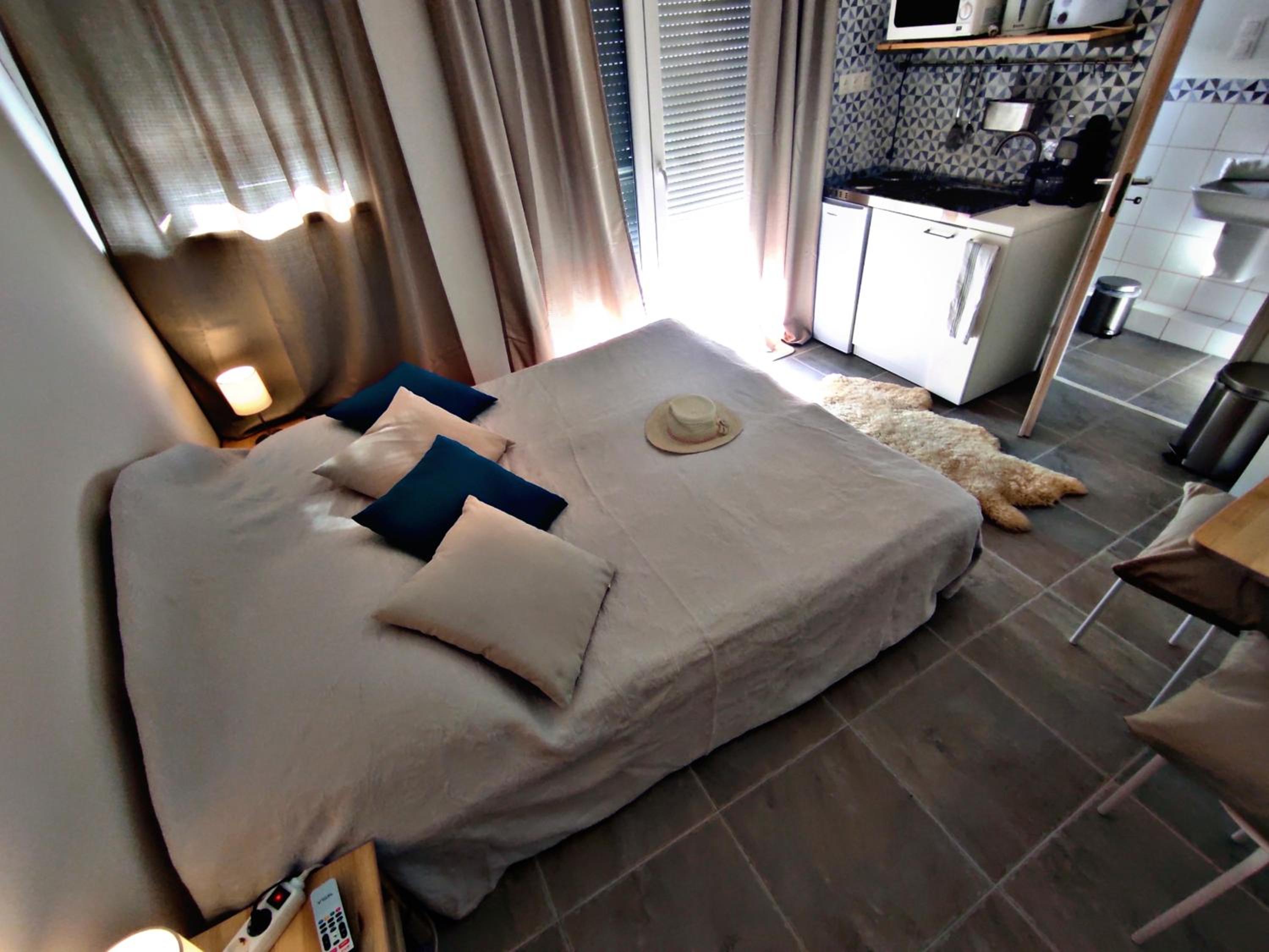 Apartment with Balcony photo 2