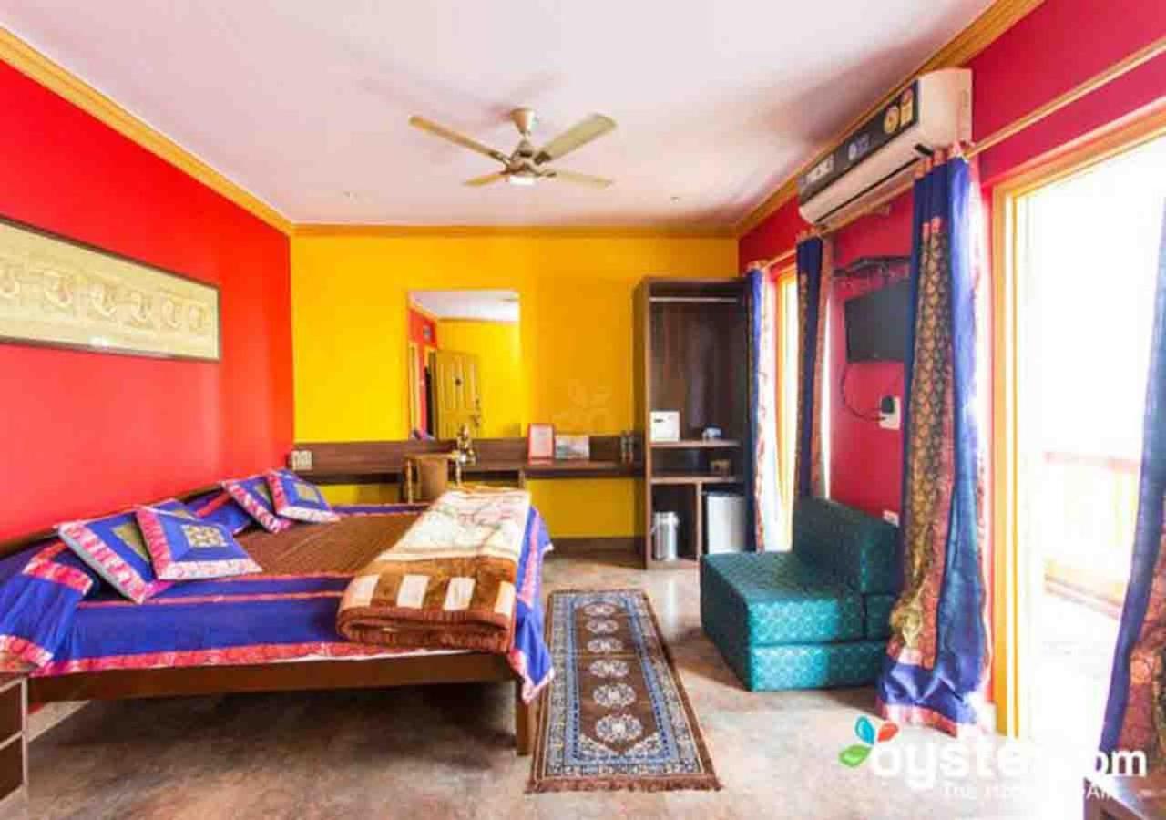 Super Deluxe Room with Private Balcony & Ganga View	