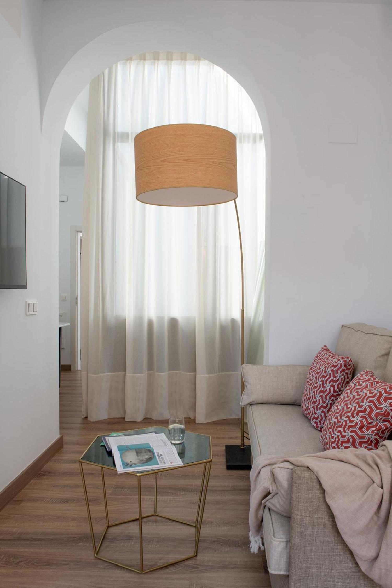 Apartment with Balcony photo 3