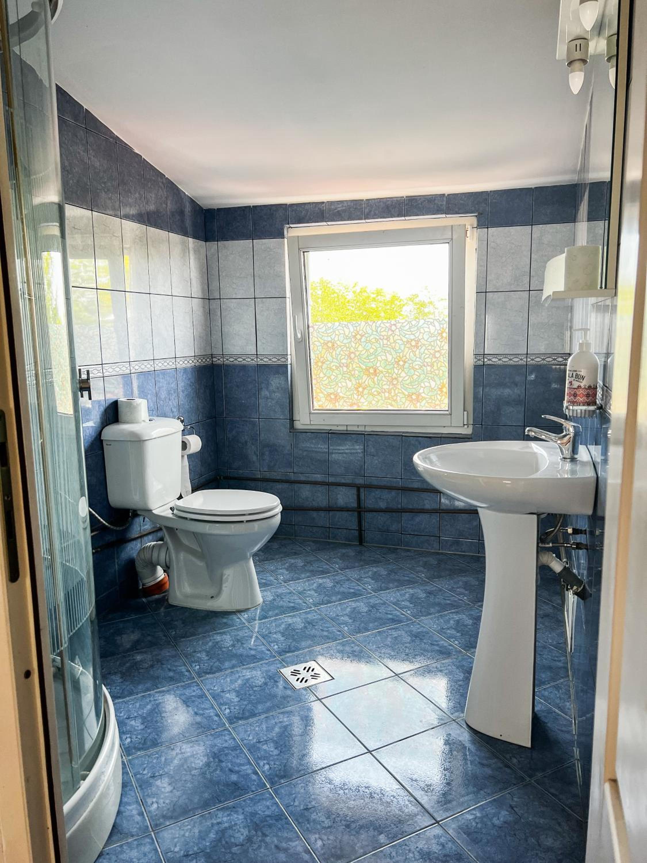 Quadruple Room with Shared Bathroom photo 3