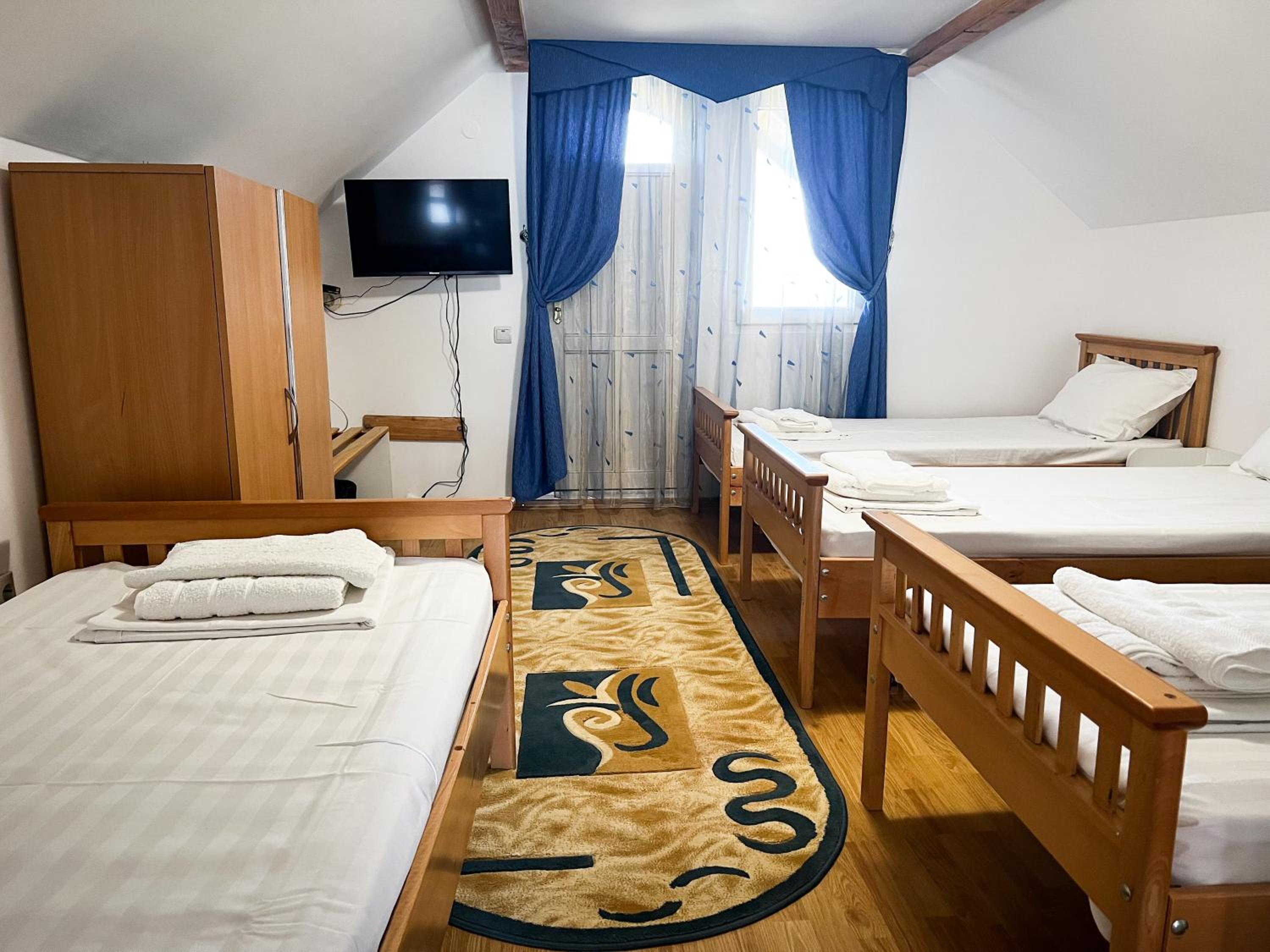 Quadruple Room with Shared Bathroom photo 1
