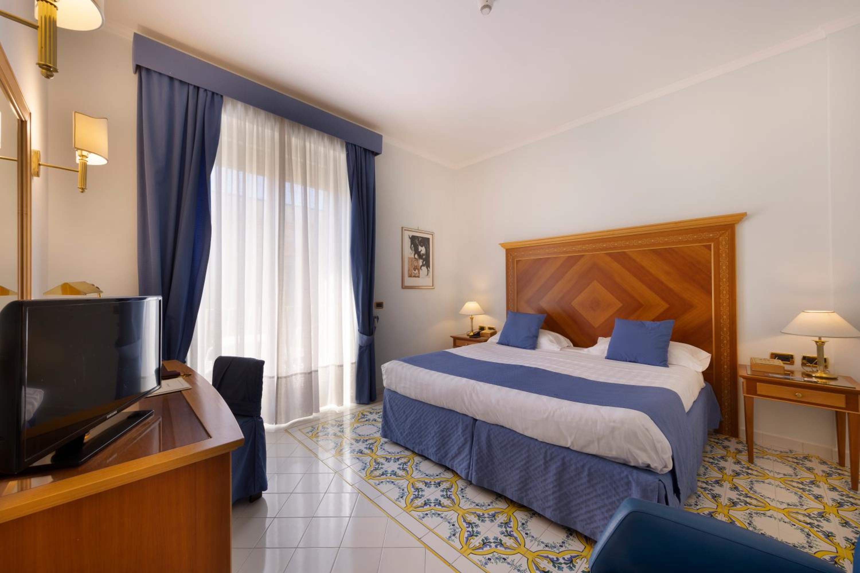 Double or Twin Room - Photo 5