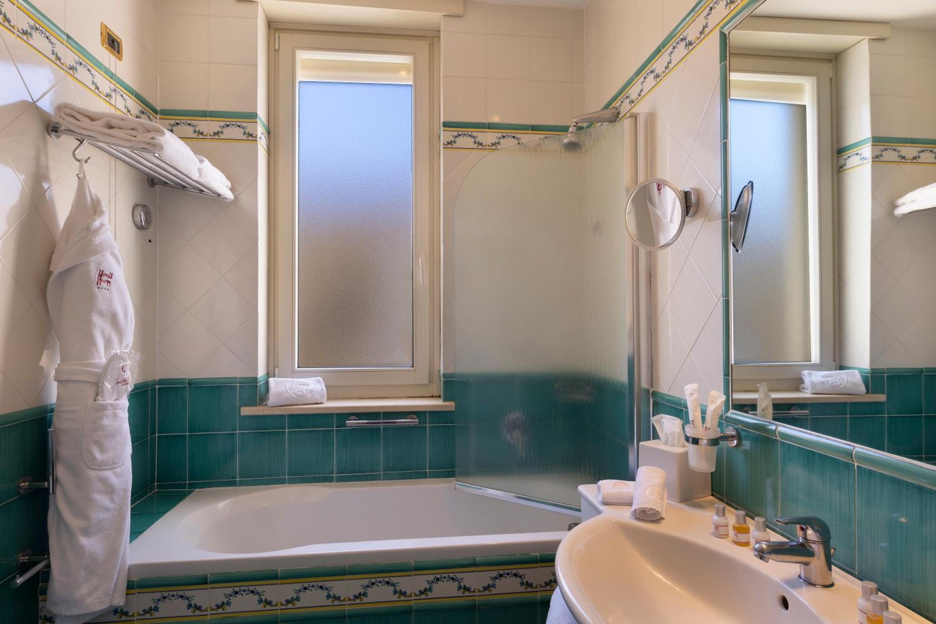 Double or Twin Room - Photo 6