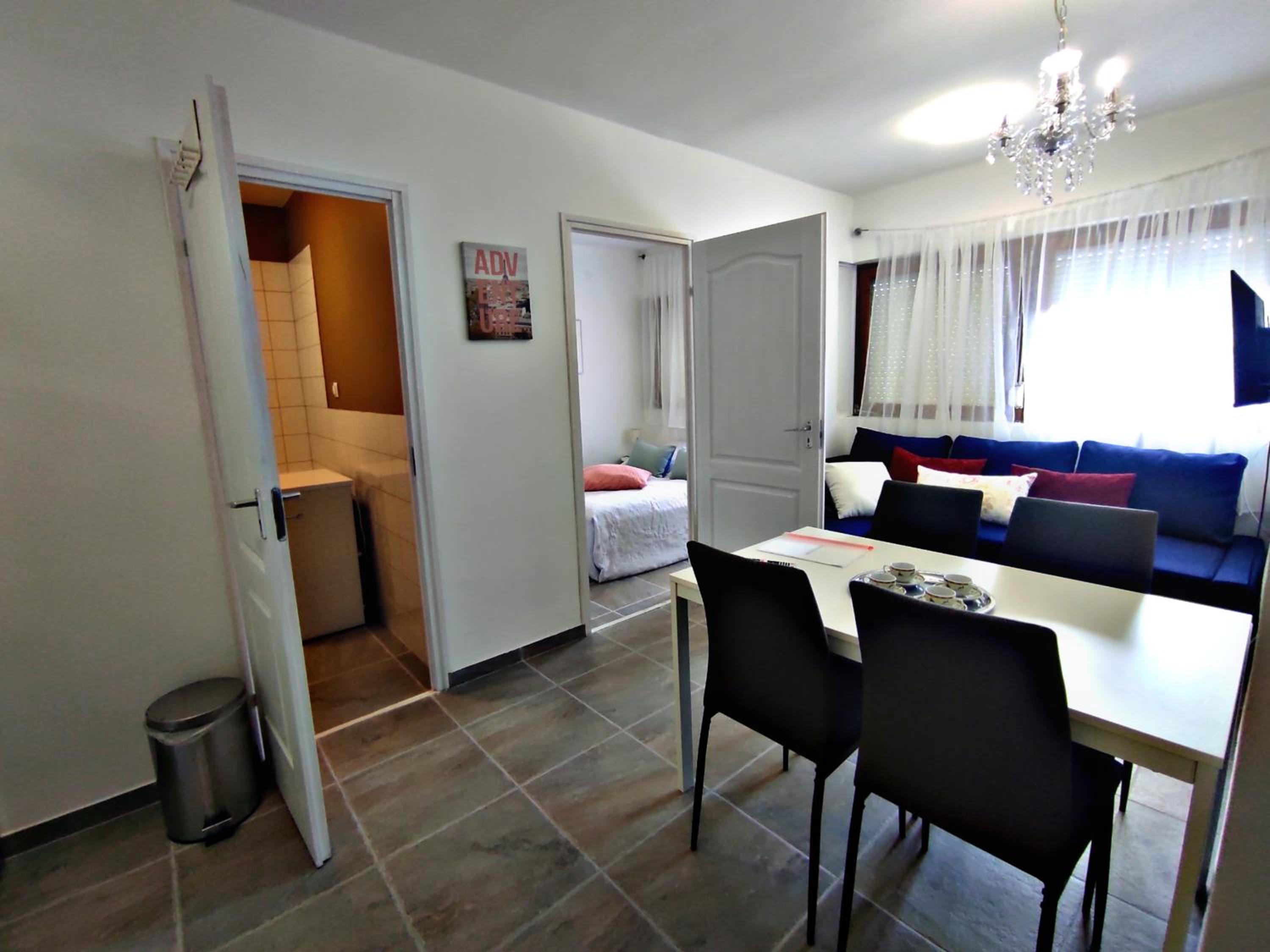 One-Bedroom Apartment photo 1