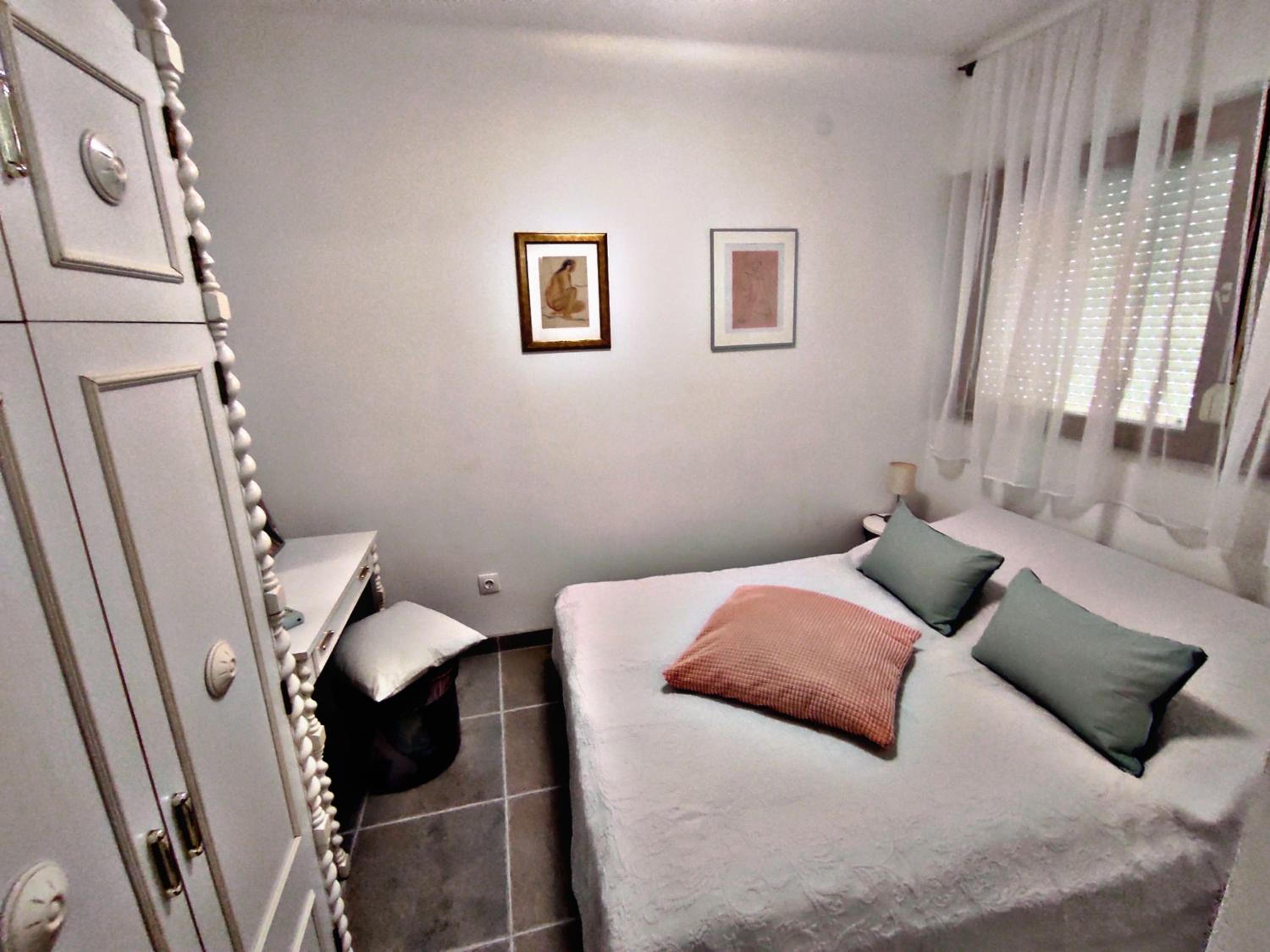 One-Bedroom Apartment photo 3