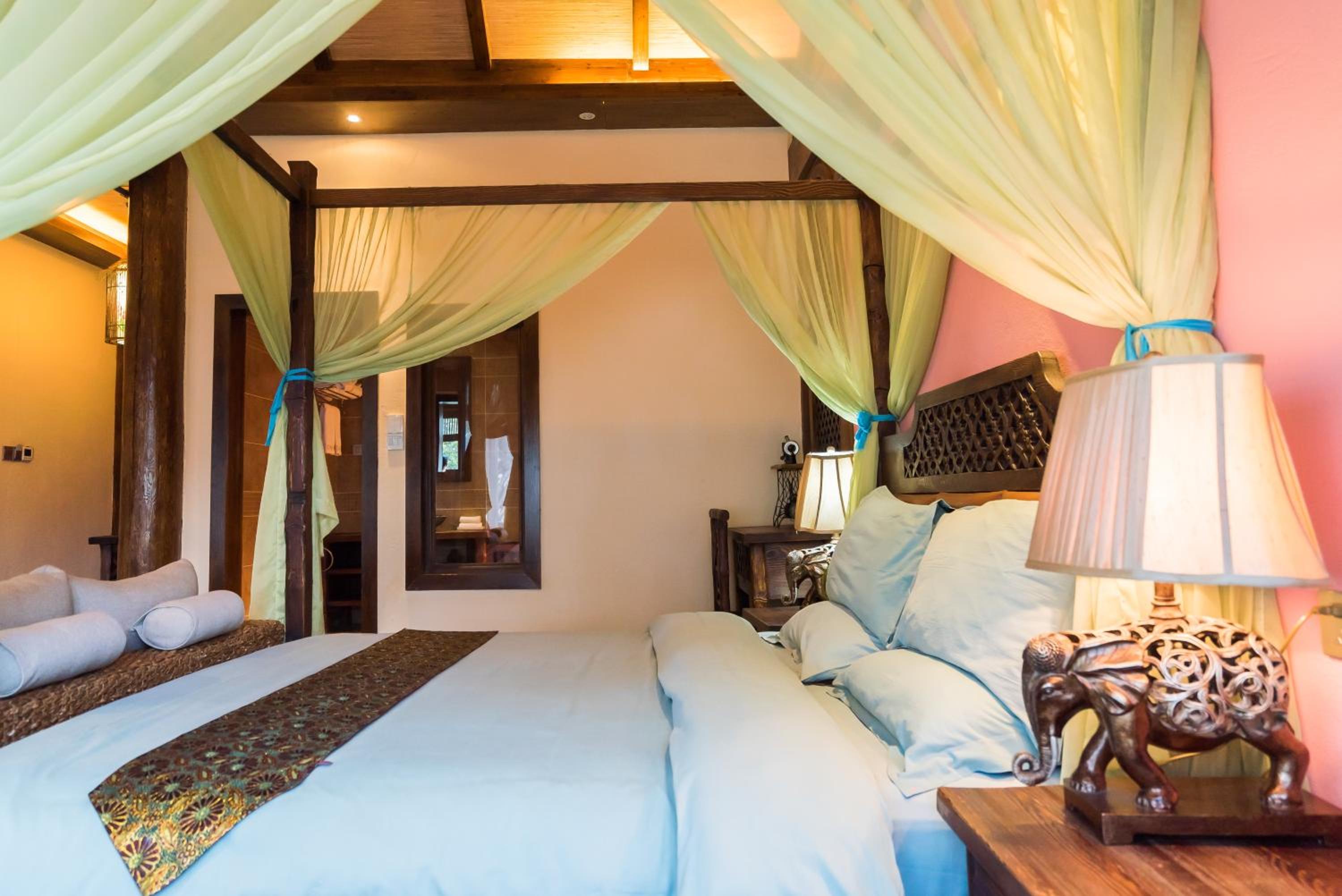Deluxe Double Room With Bath photo 3