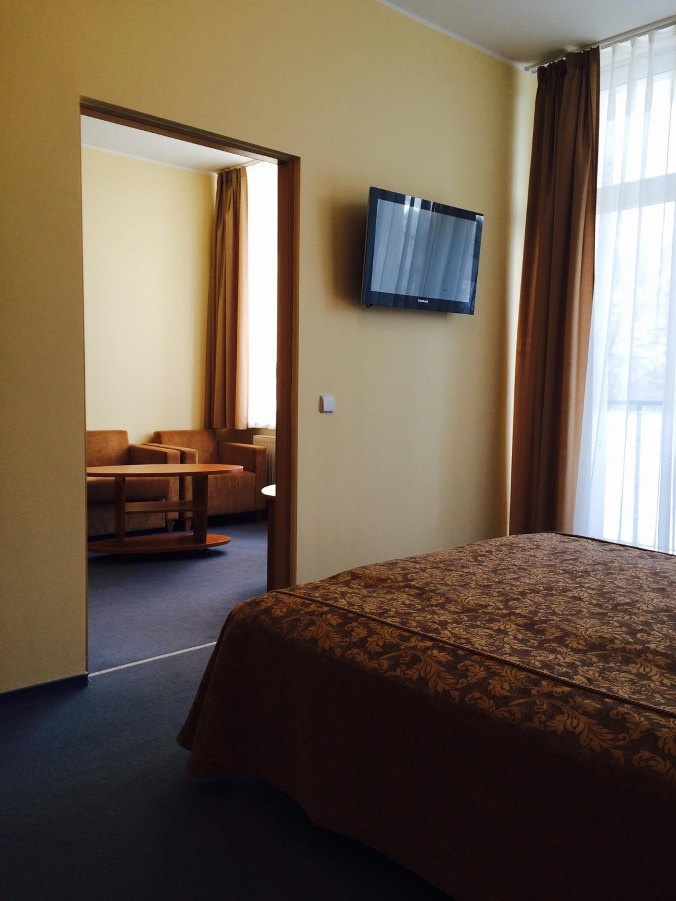 Suite with Medical Spa Treatment Program photo 3