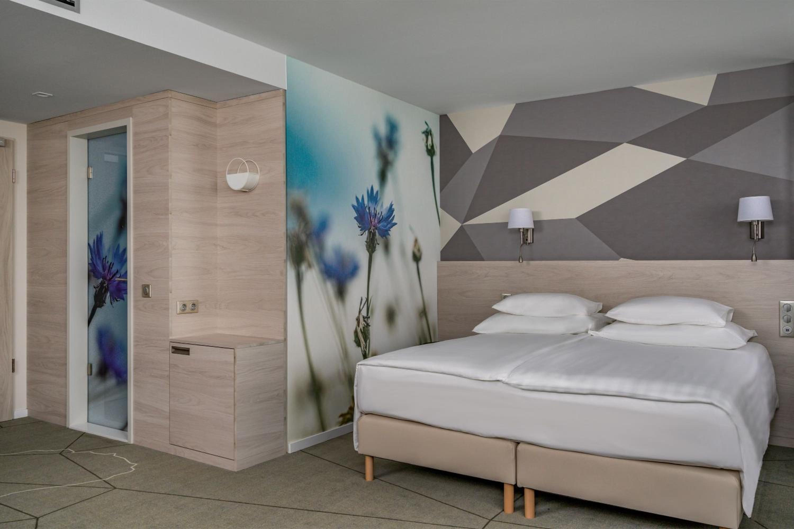 Junior Suite with Wellness and Fitness Access thumbnail 5