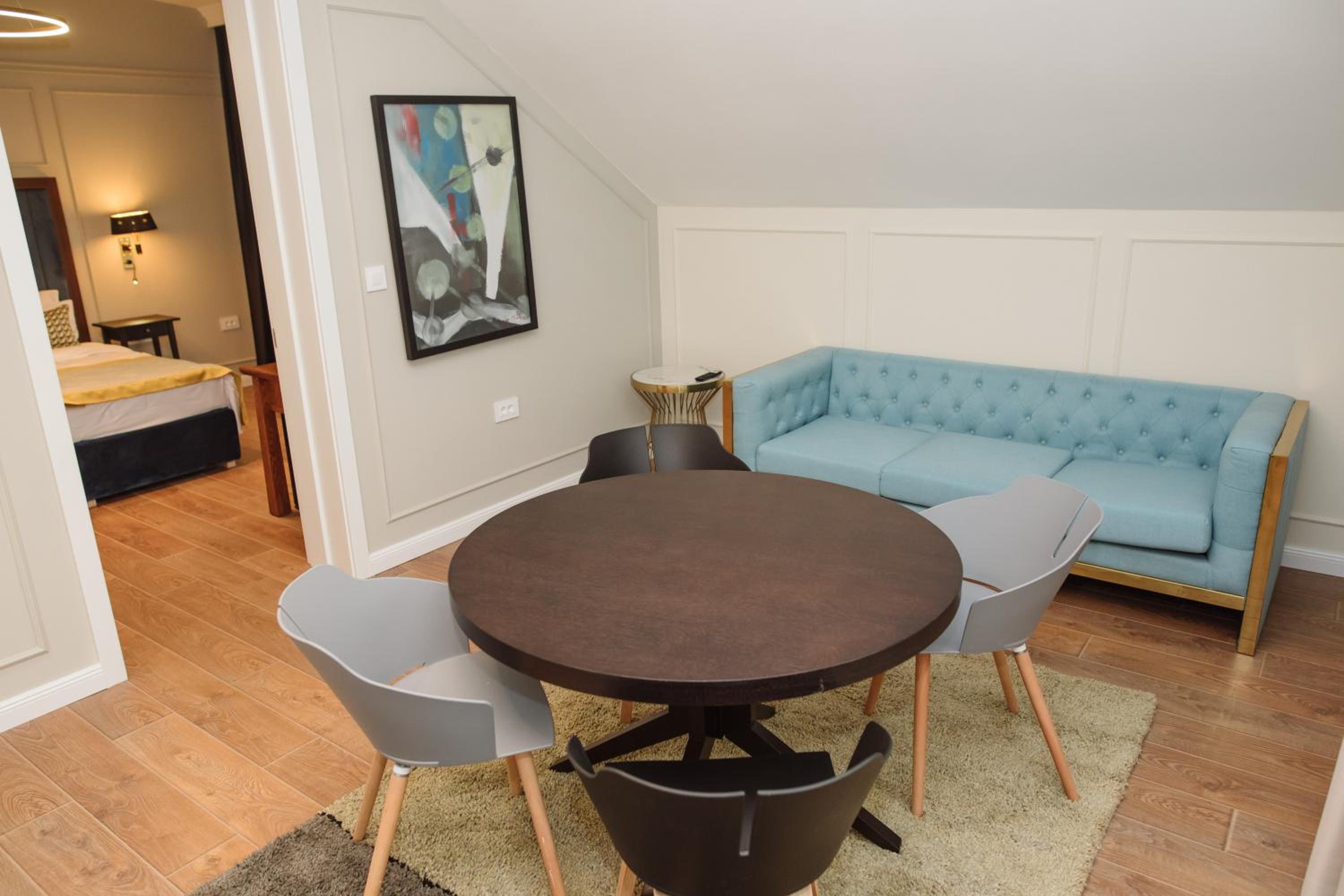 Deluxe Apartment