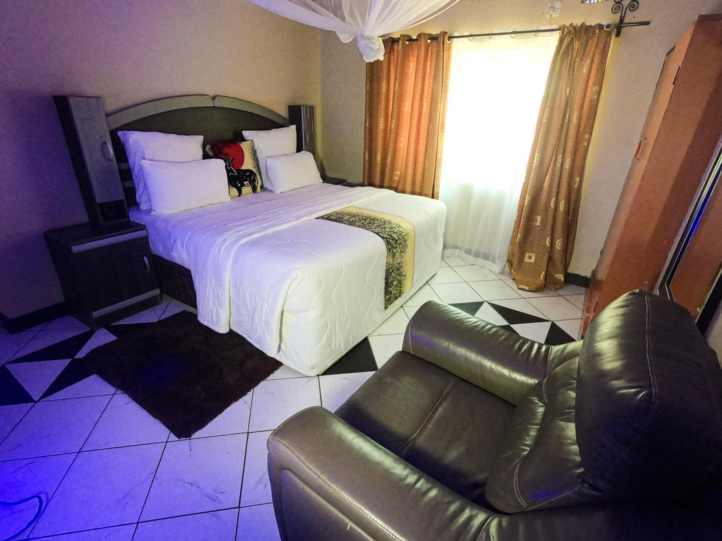 Deluxe Double Room with Shower photo 3