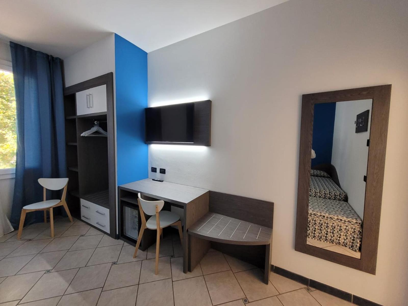 Double Room - Photo 6