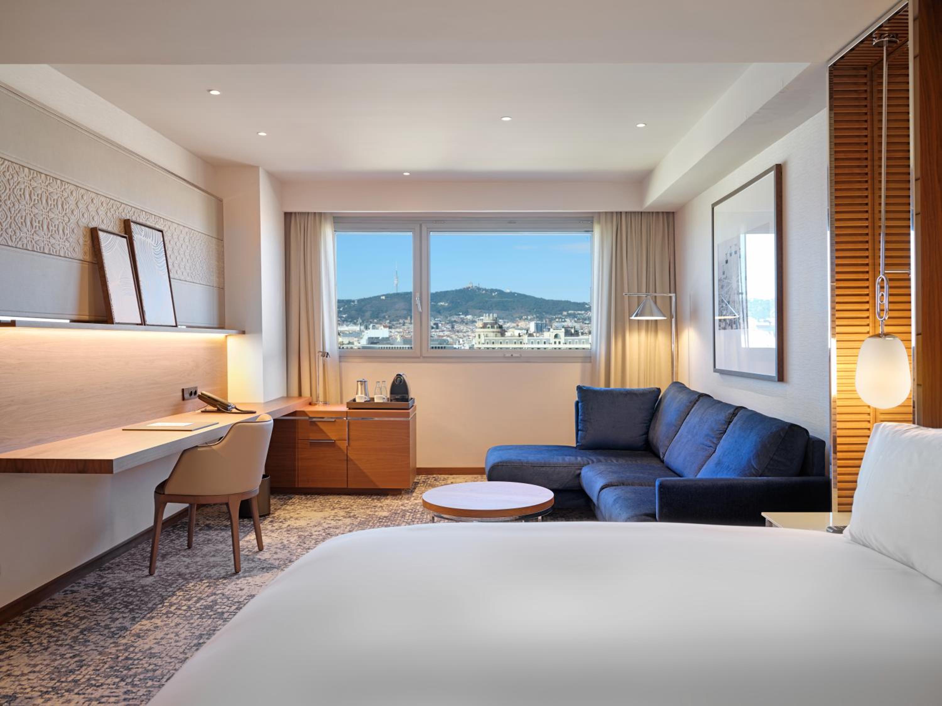 Classic King Room with City View photo 3