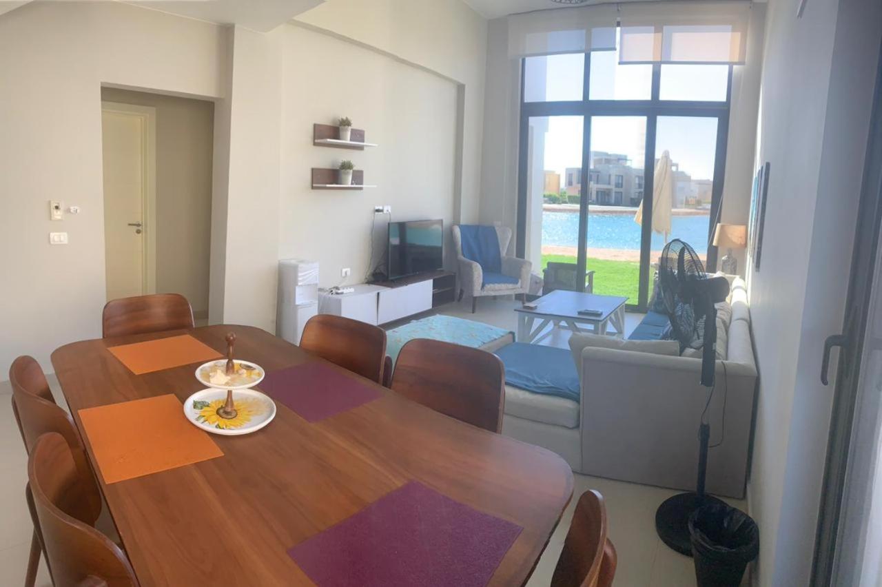 Villa - Photo 2