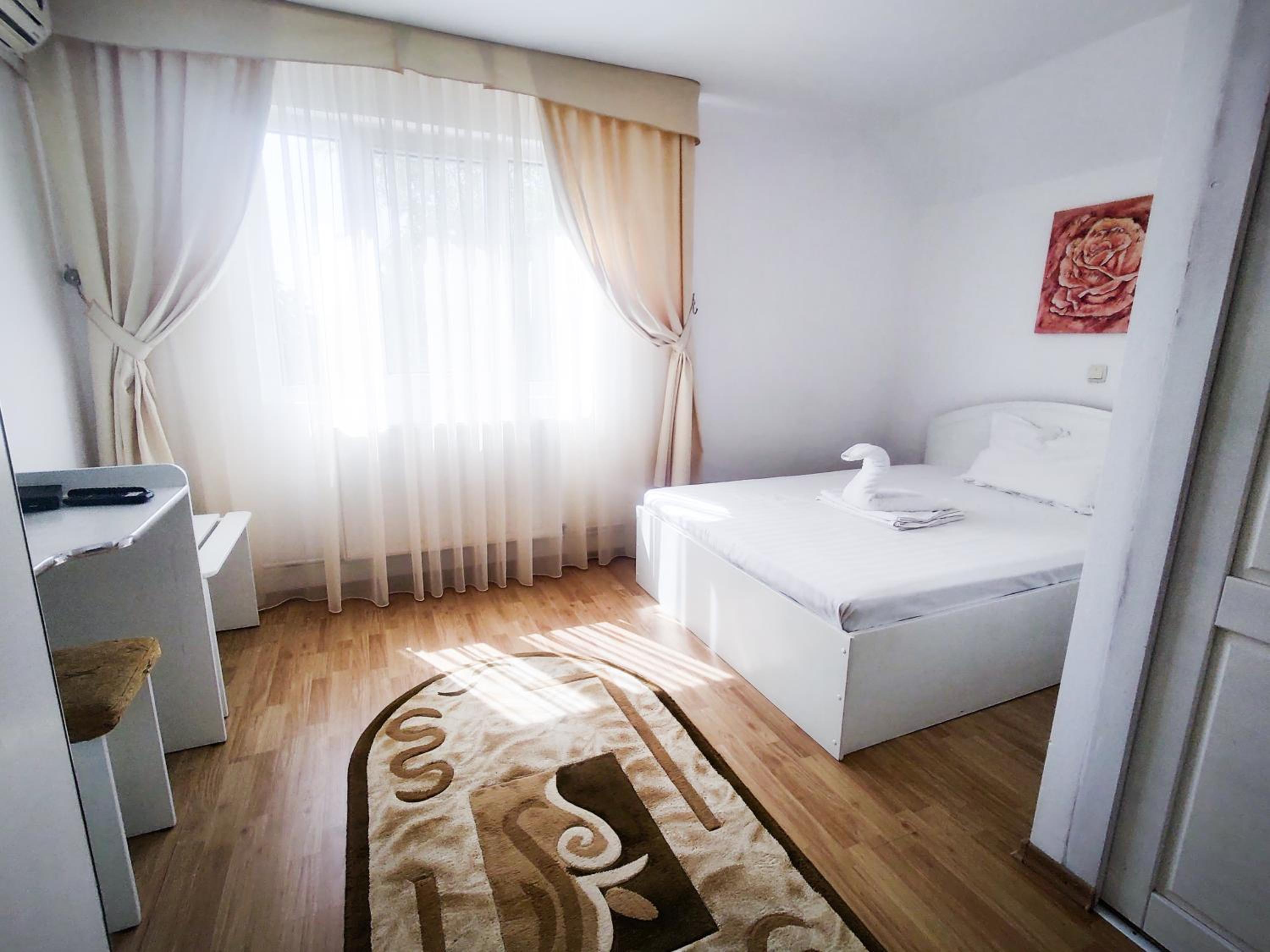 Double Room with Private Bathroom photo 3
