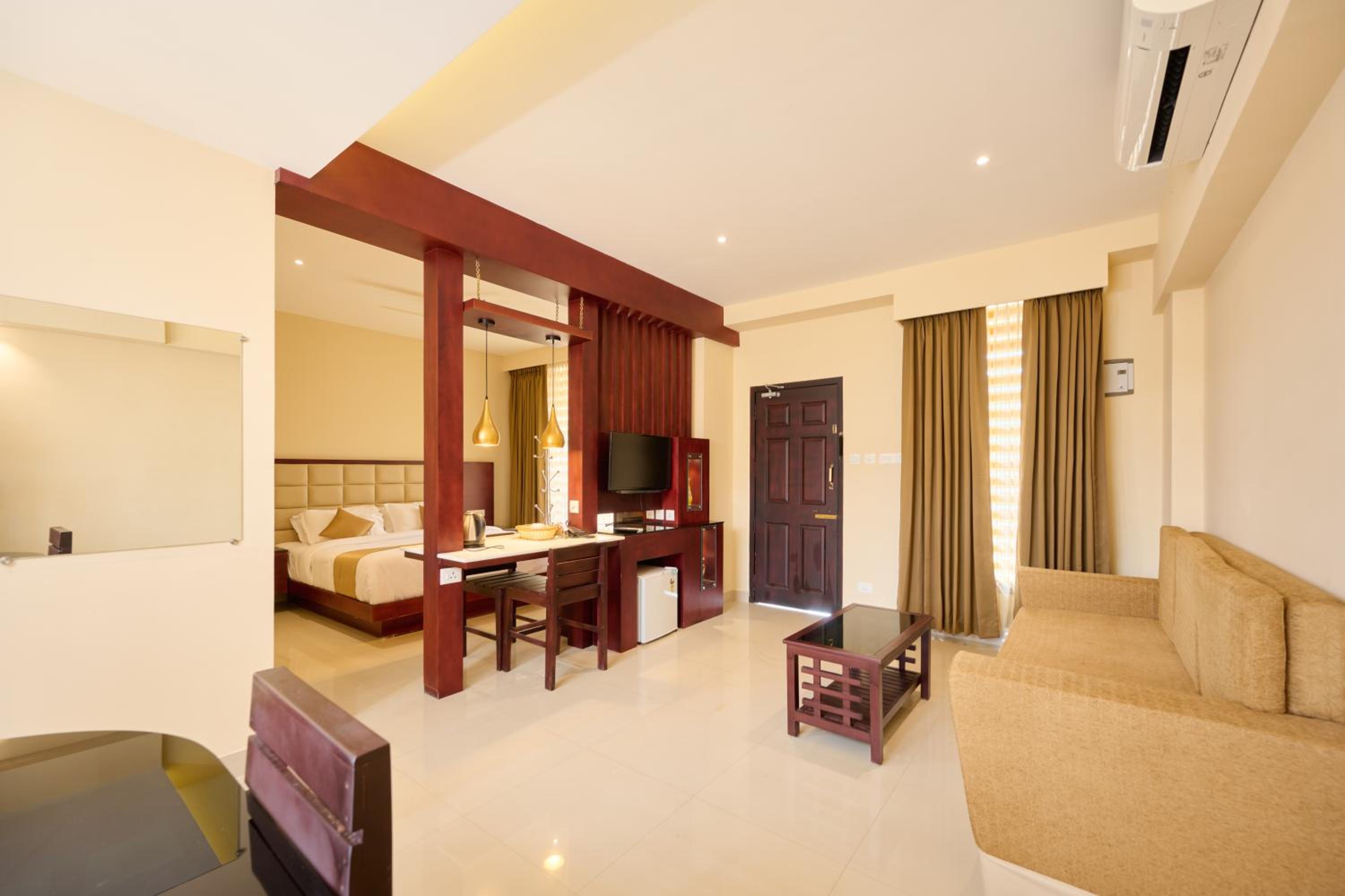 Executive Suite - Photo 1