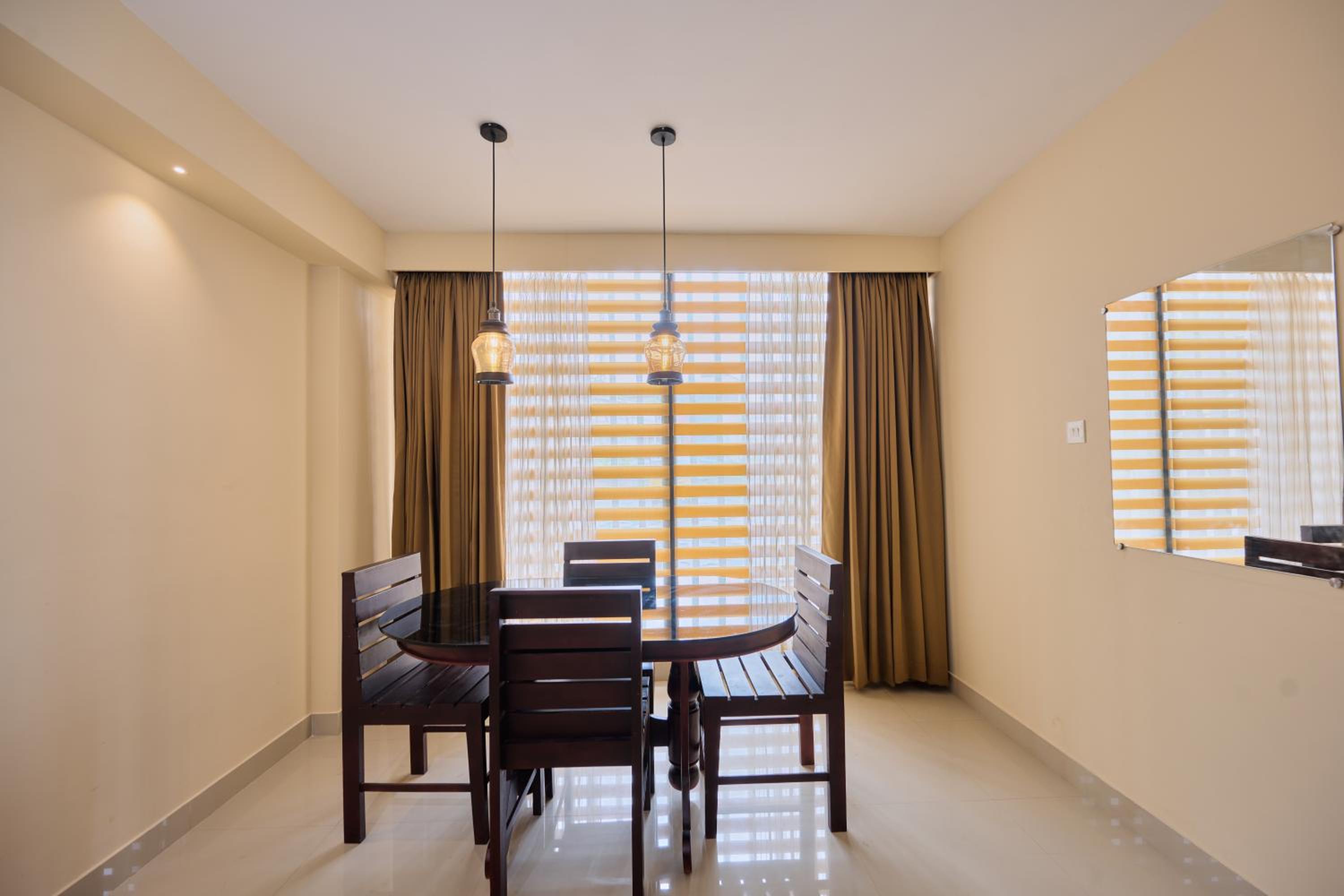 Executive Suite - Photo 5
