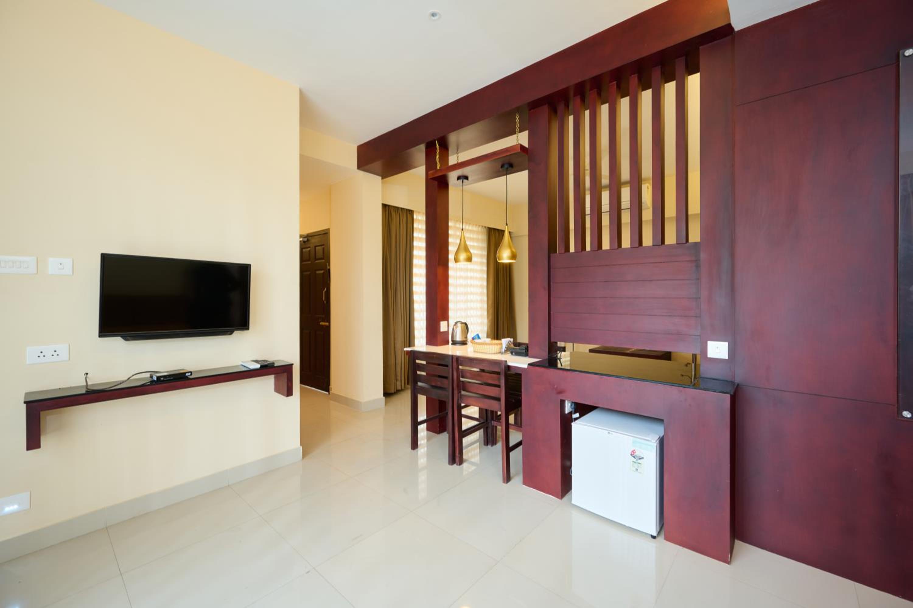 King Suite with Balcony photo 3