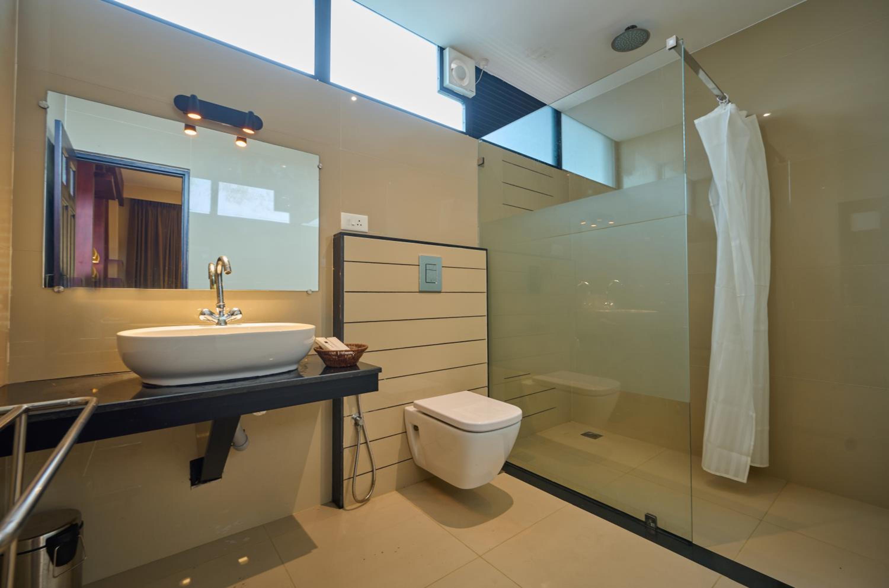 Executive Suite - Photo 7