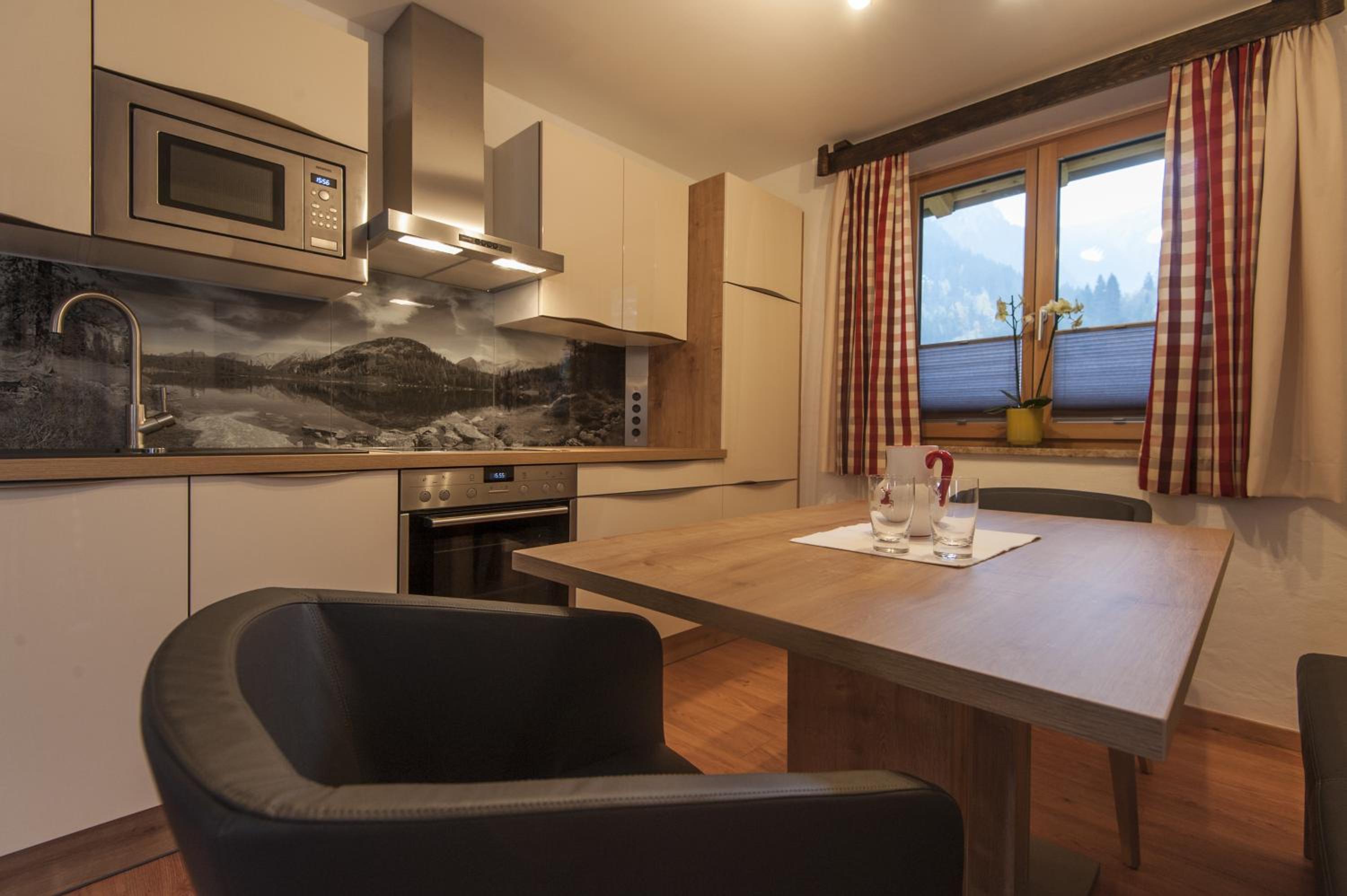 Apartment with Mountain View photo 3