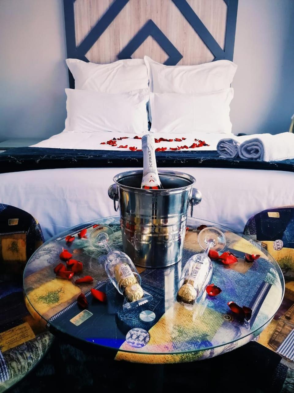 Queen Room - Photo 19