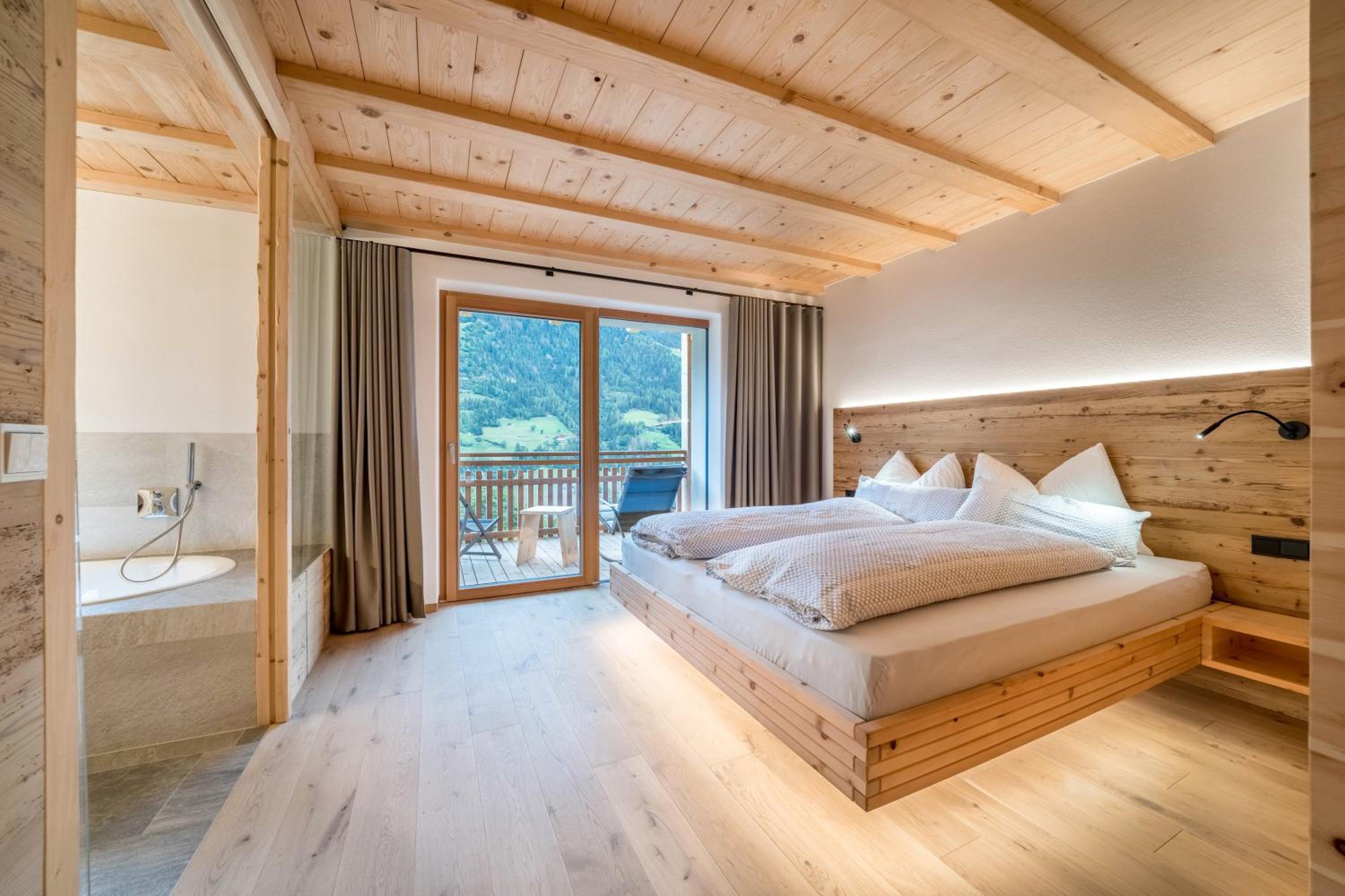 Superior One-Bedroom Apartment with Balcony