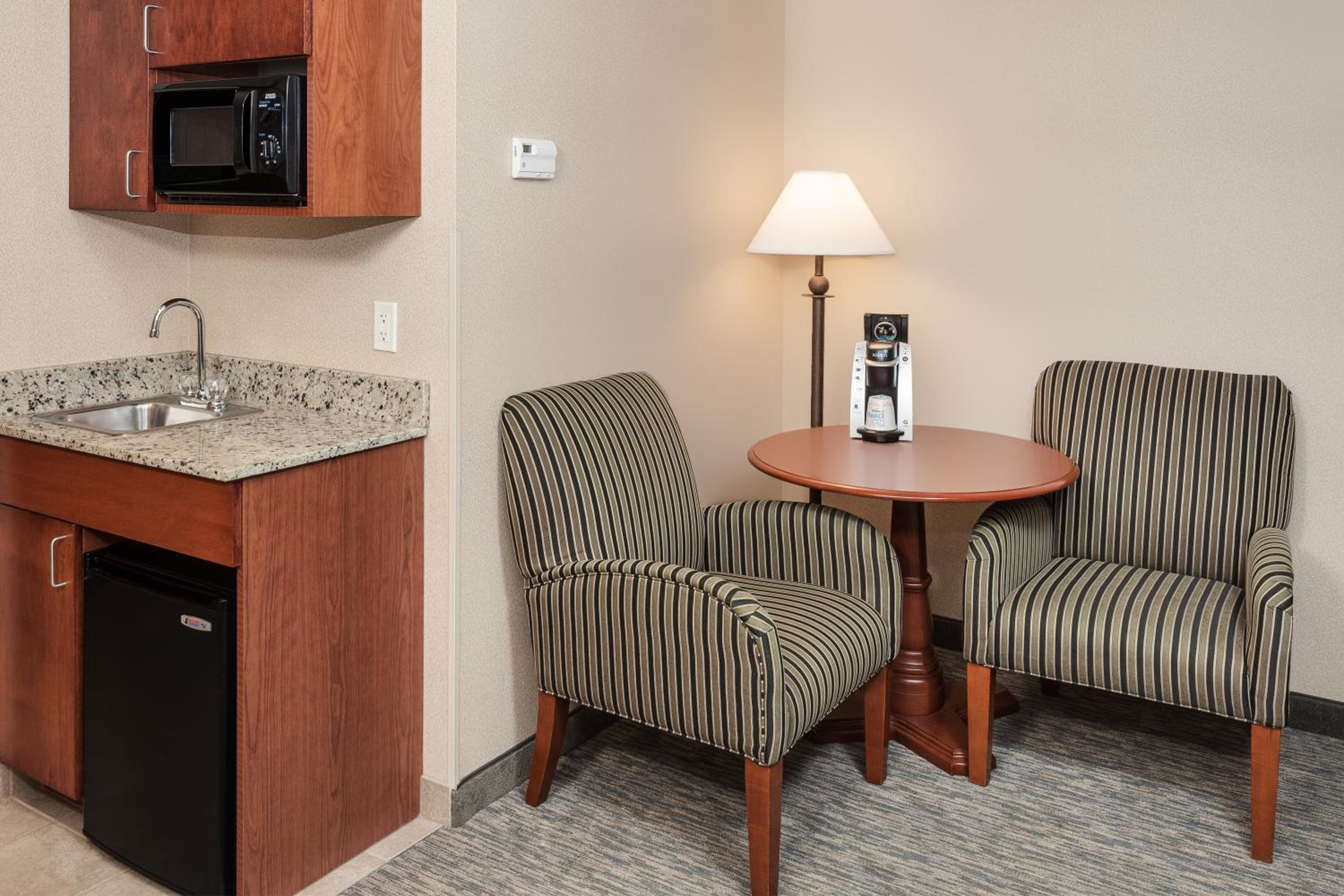 Mini King Suite - Non-Smoking