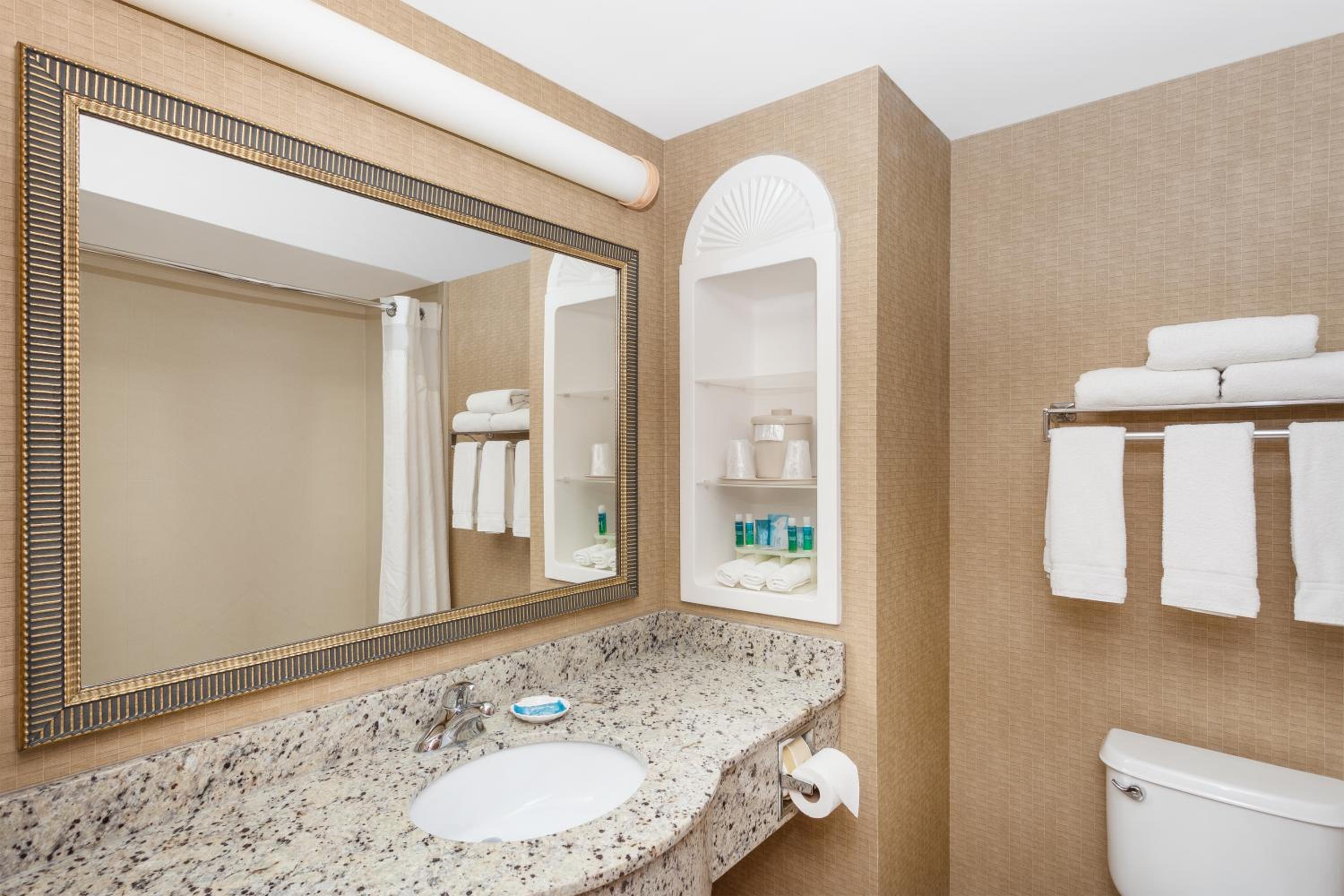Standard Queen Room with Two Queen Beds - Communications and Mobility Accessible - Photo 6