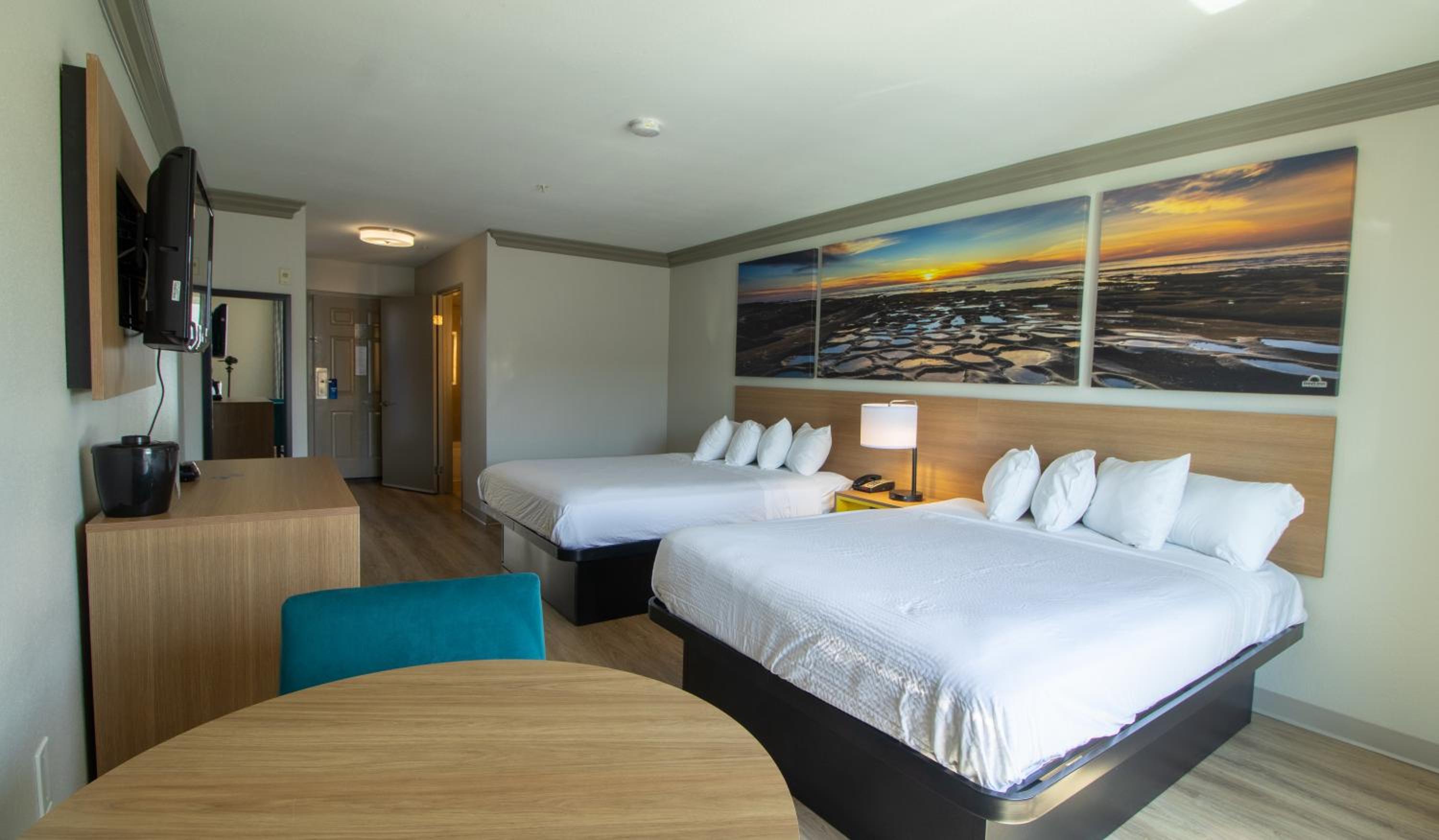 Queen Room with Two Queen Beds - Photo 1