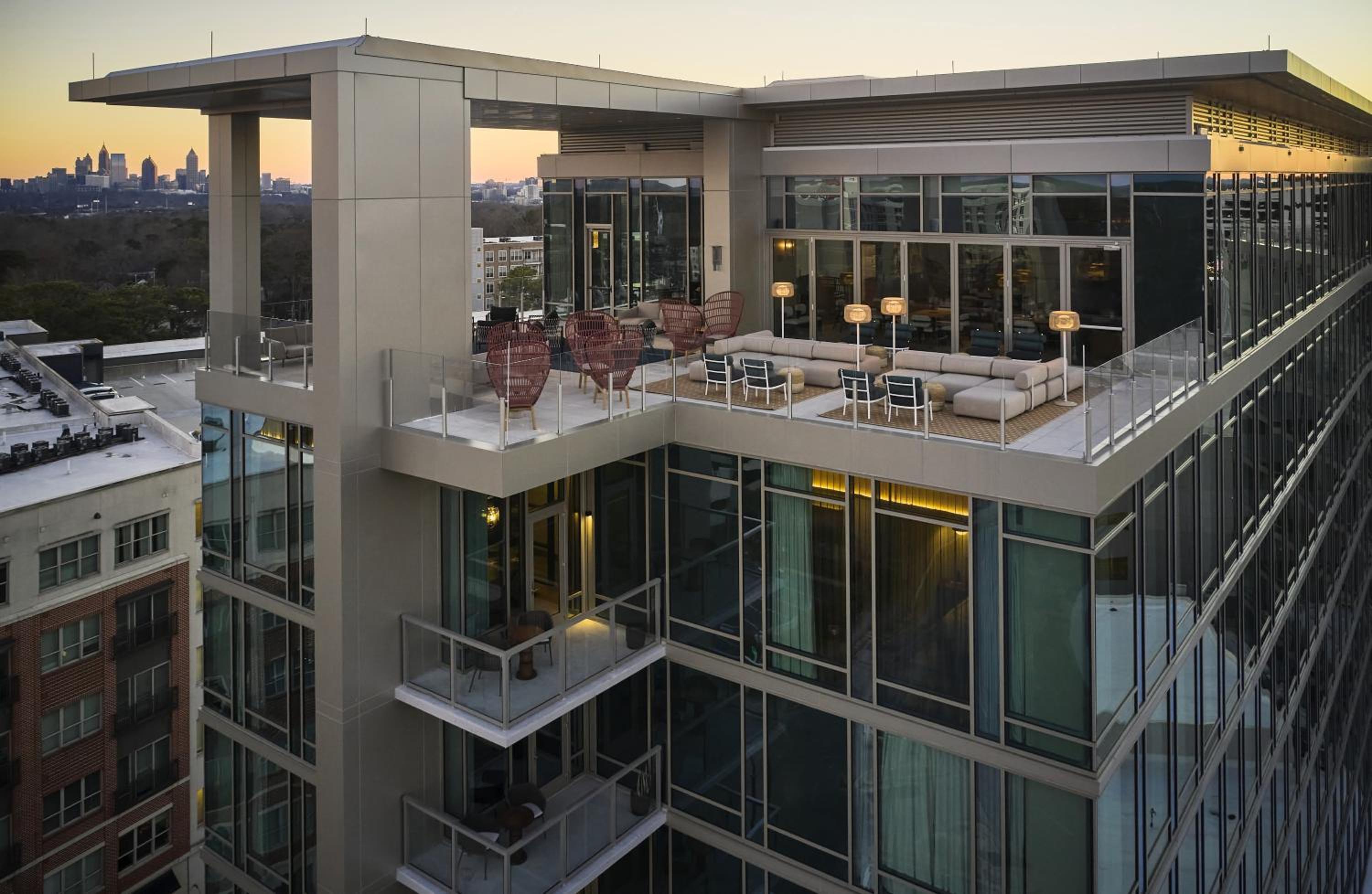 Junior King Suite With City View - Photo 4