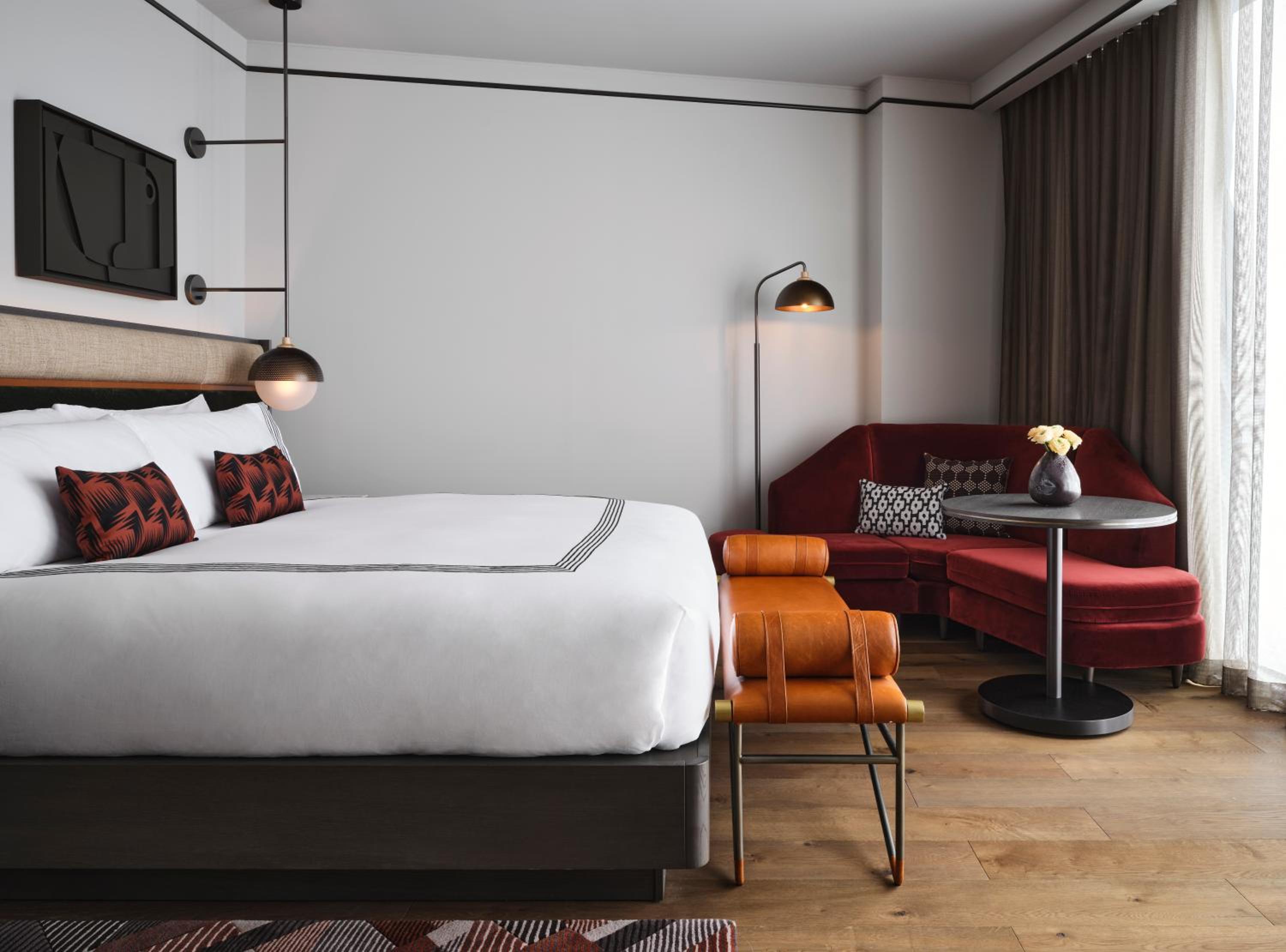 Junior King Suite With City View - Photo 8