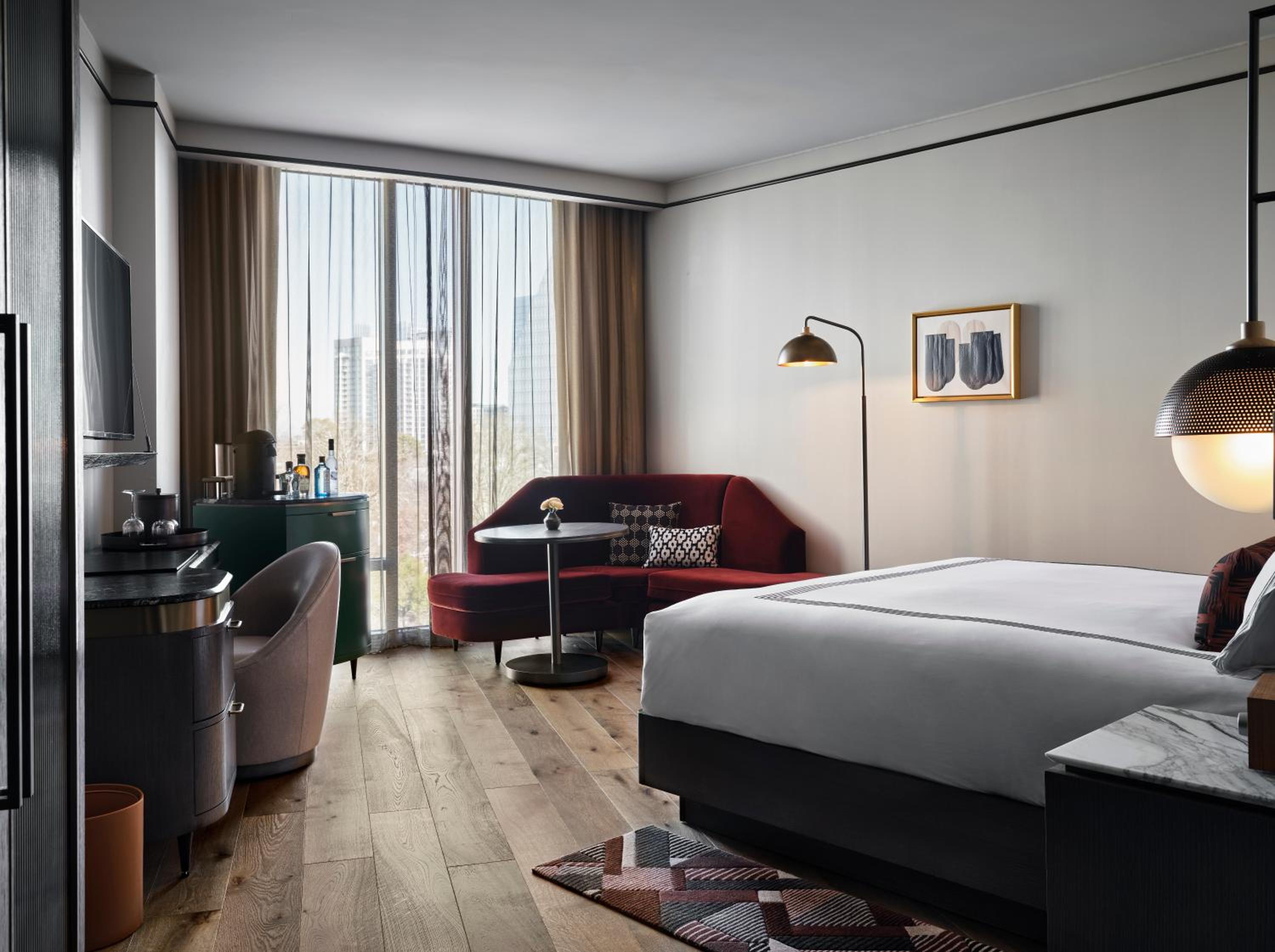 Junior King Suite With City View - Photo 13