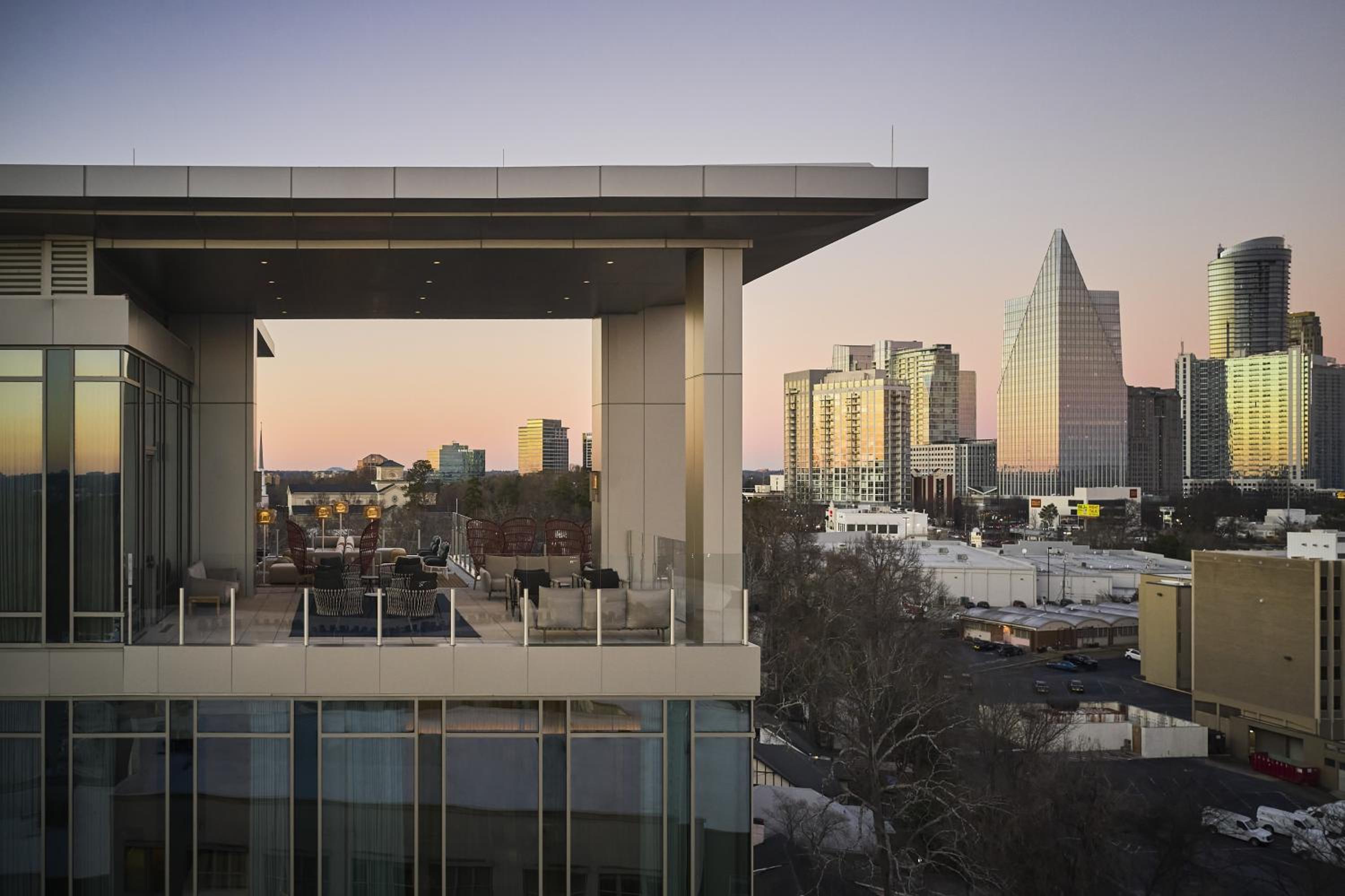 Junior King Suite With City View - Photo 2