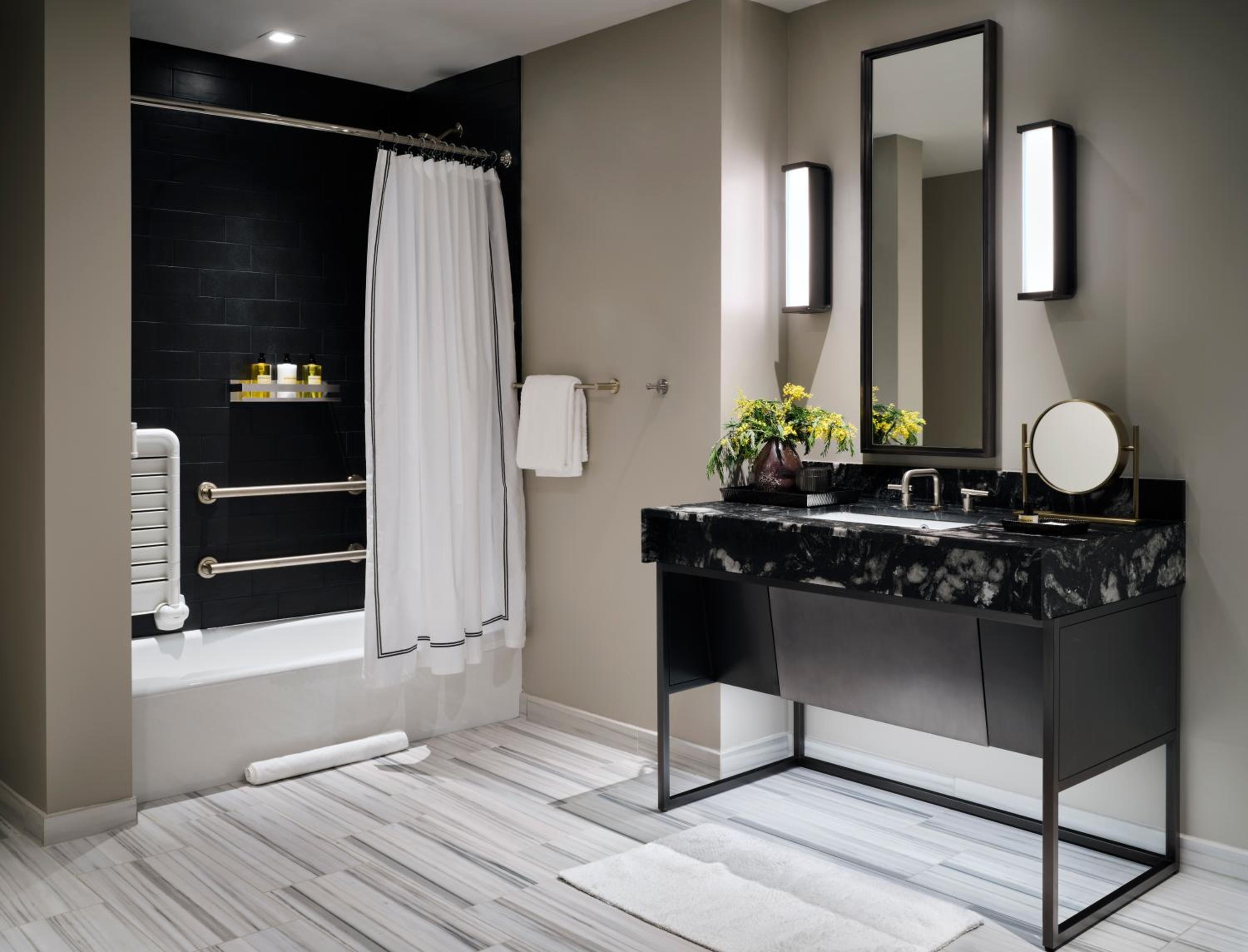King Room With View And Accessible Tub