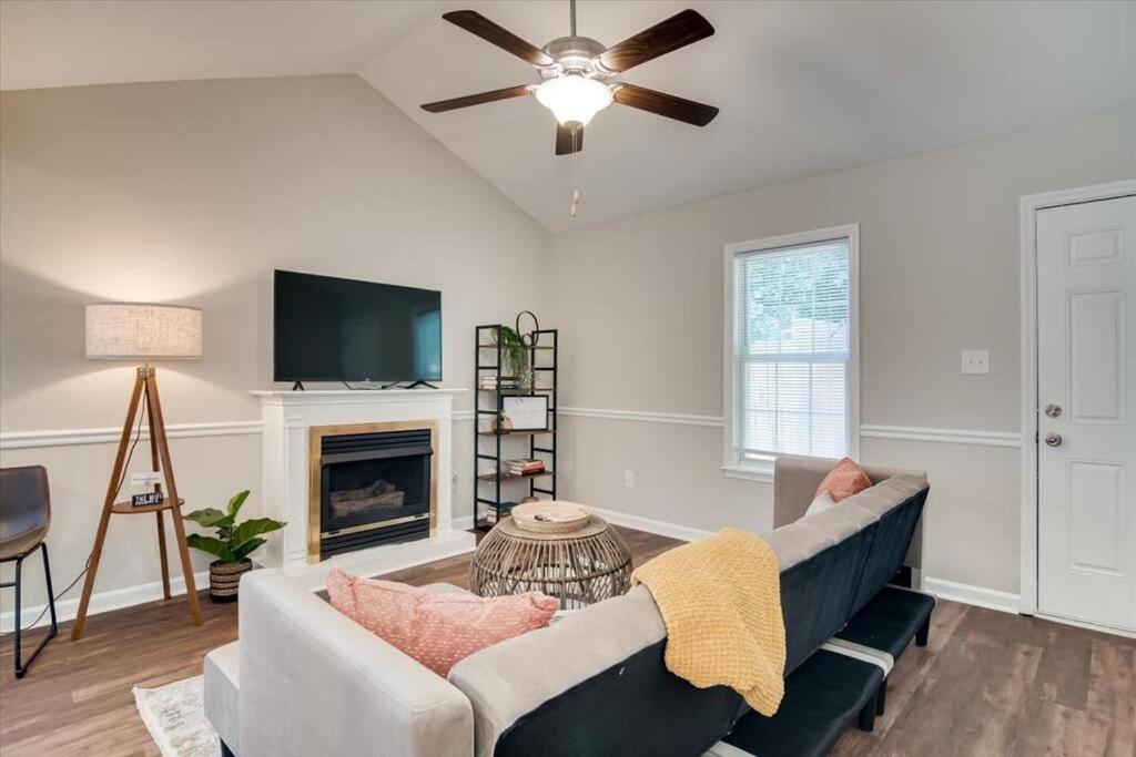 Two-Bedroom House photo 3