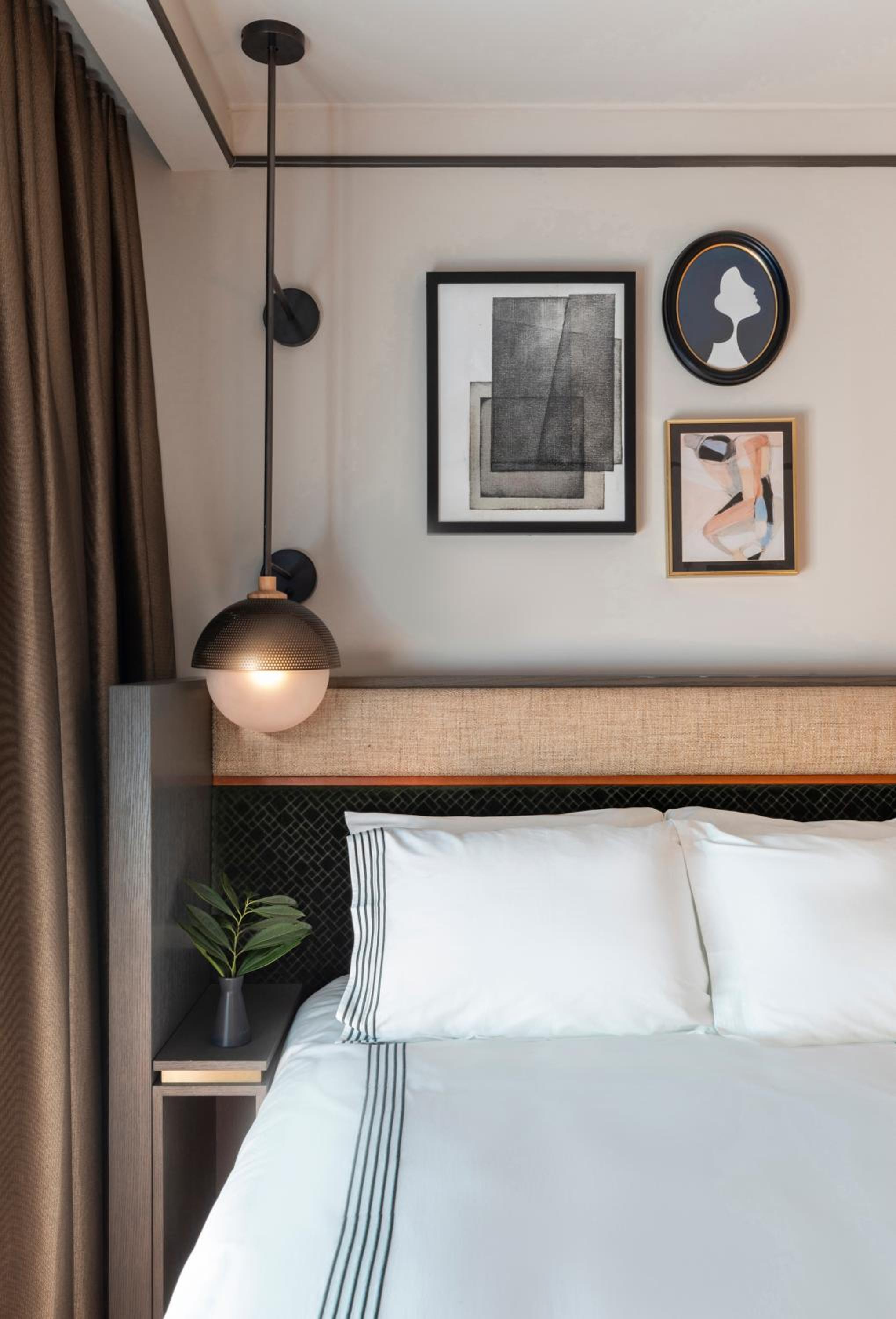 Queen Room With Two Queen Beds And City View - Photo 7