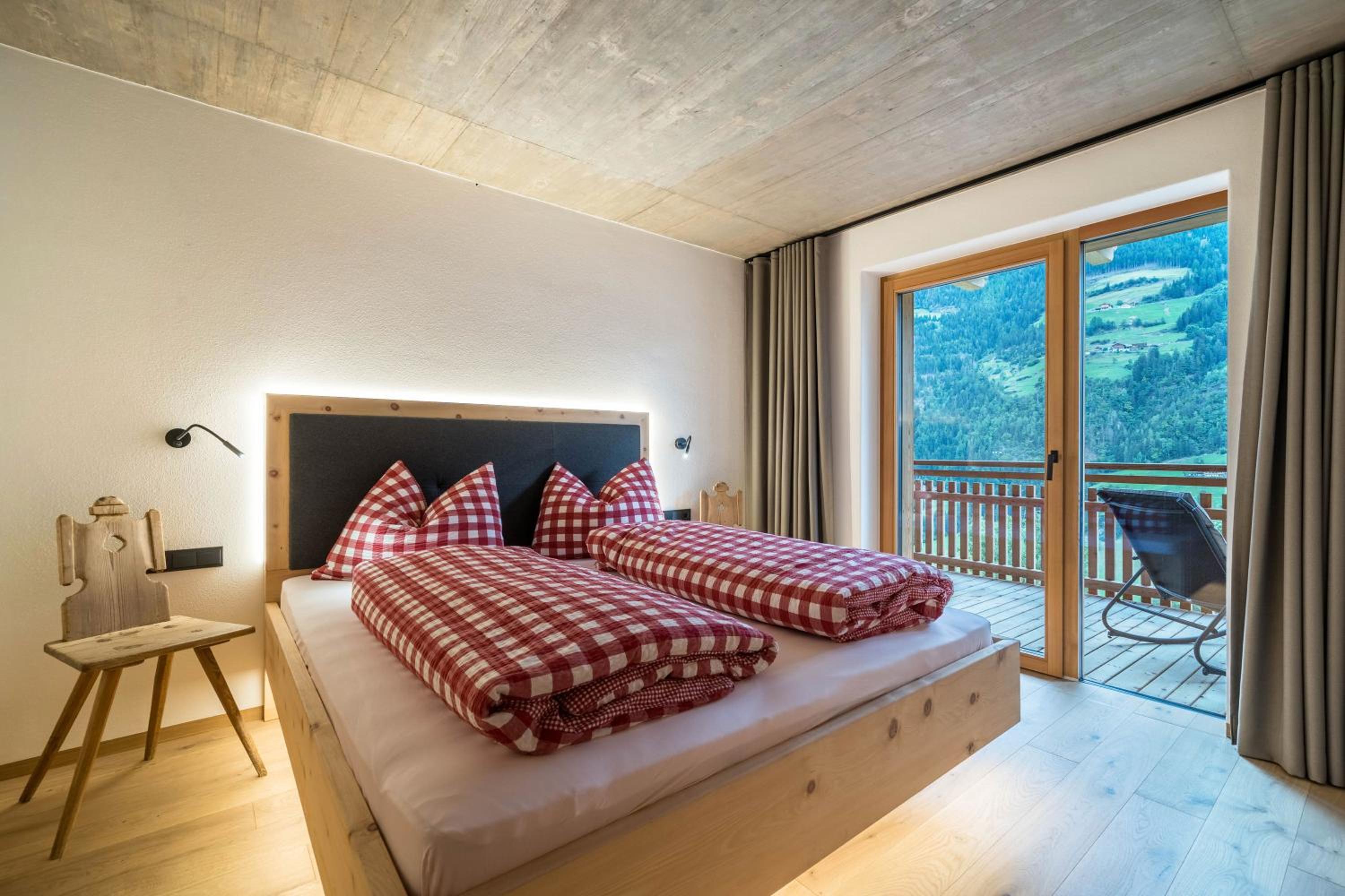 Two-Bedroom Deluxe Apartment with Garden View