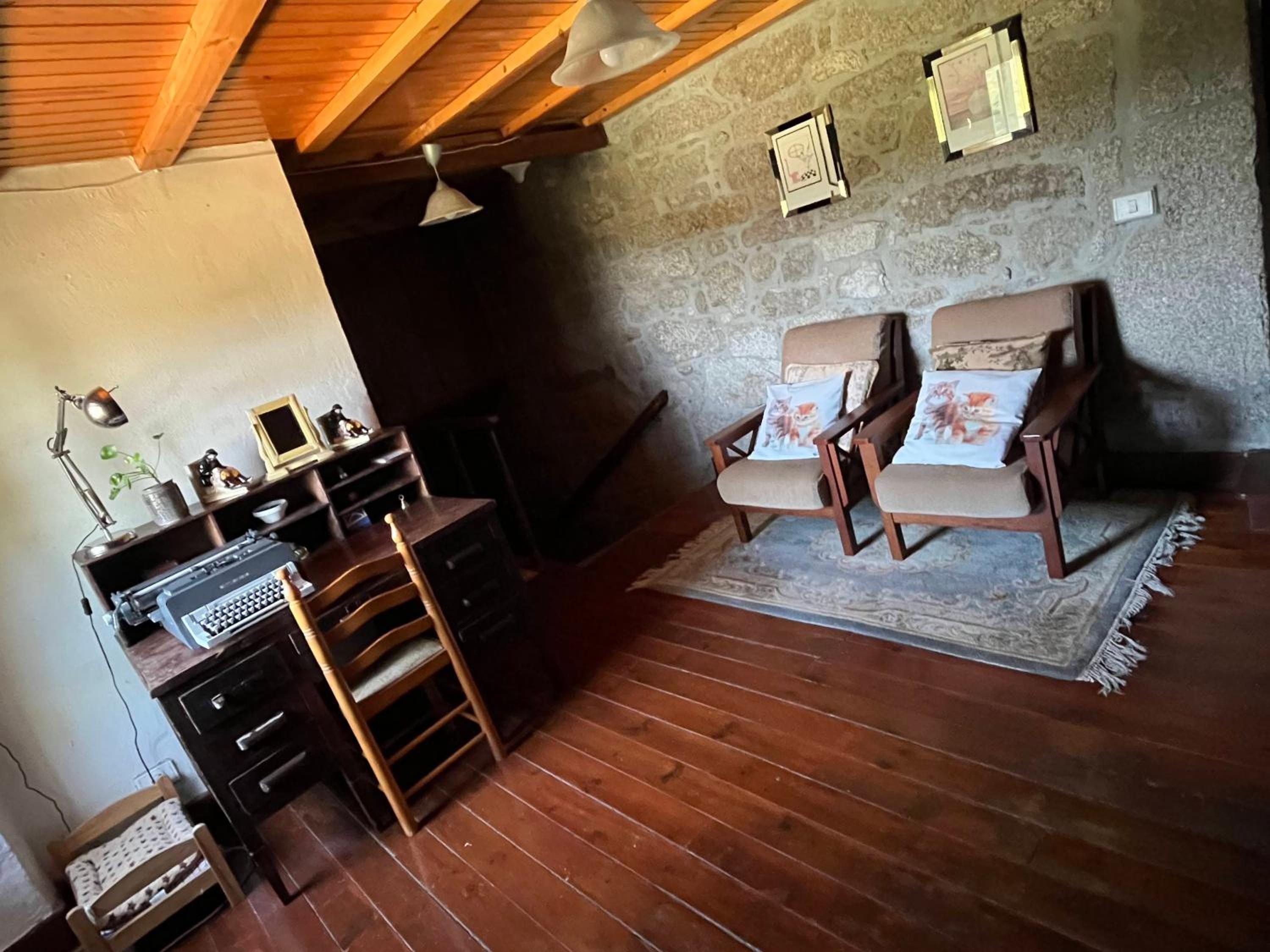 Twin Room - Photo 11