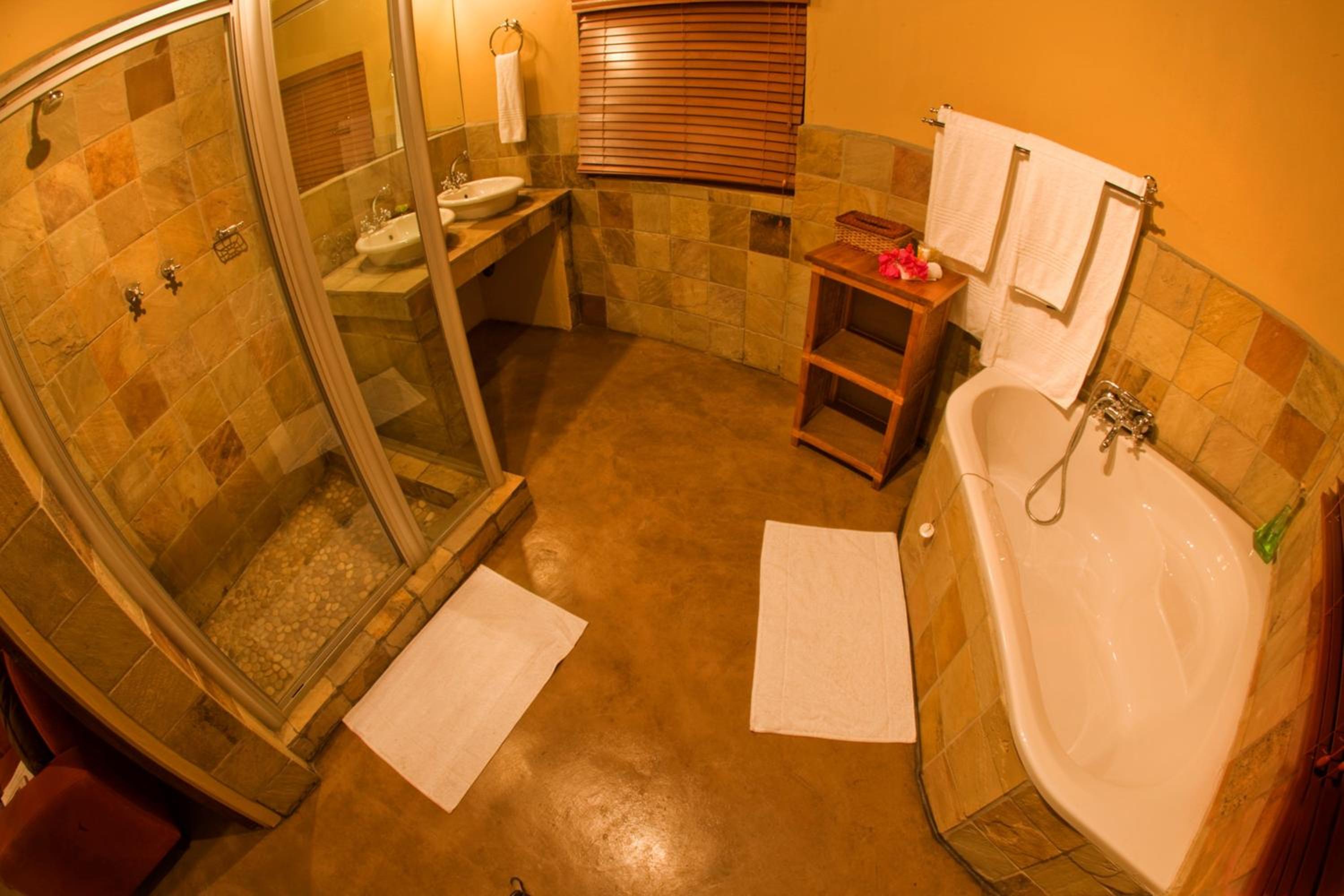 Bungalow (2 Adults) photo 2